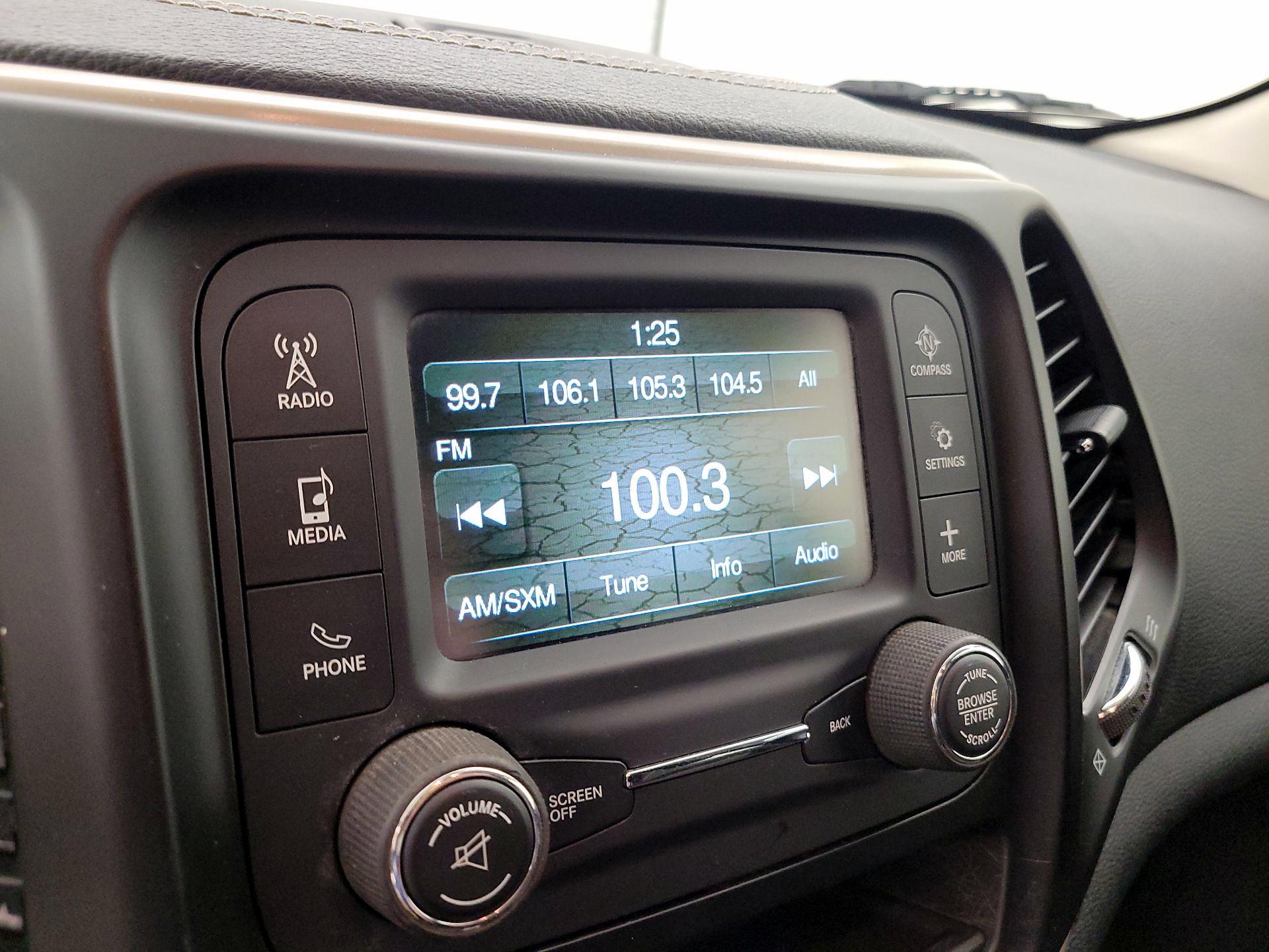 Thumbnail: 2015 Jeep Cherokee - 14