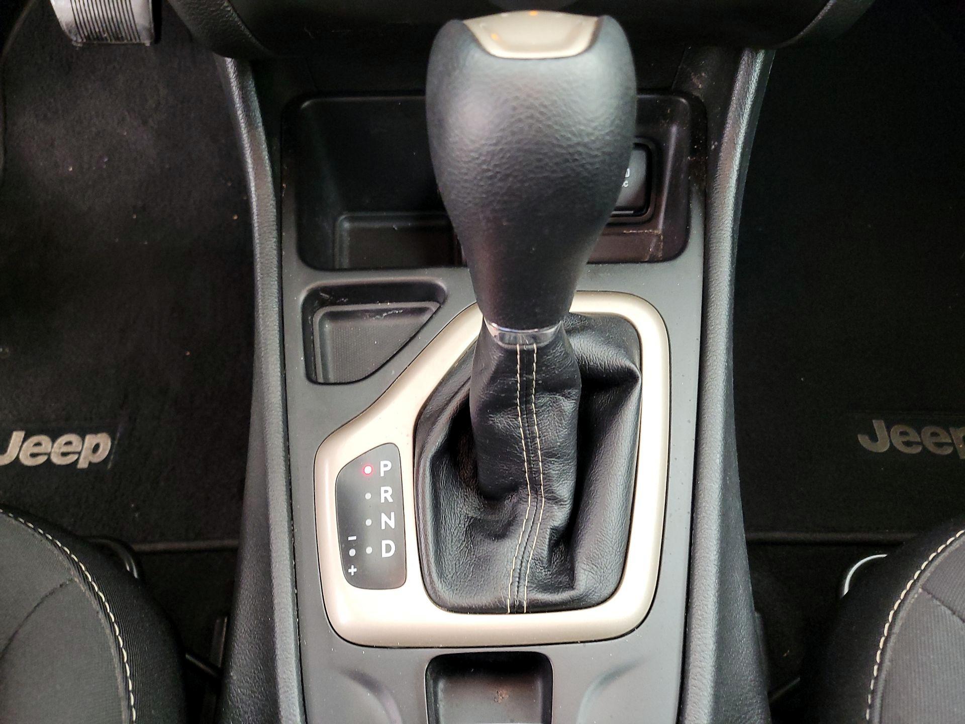 Thumbnail: 2015 Jeep Cherokee - 16