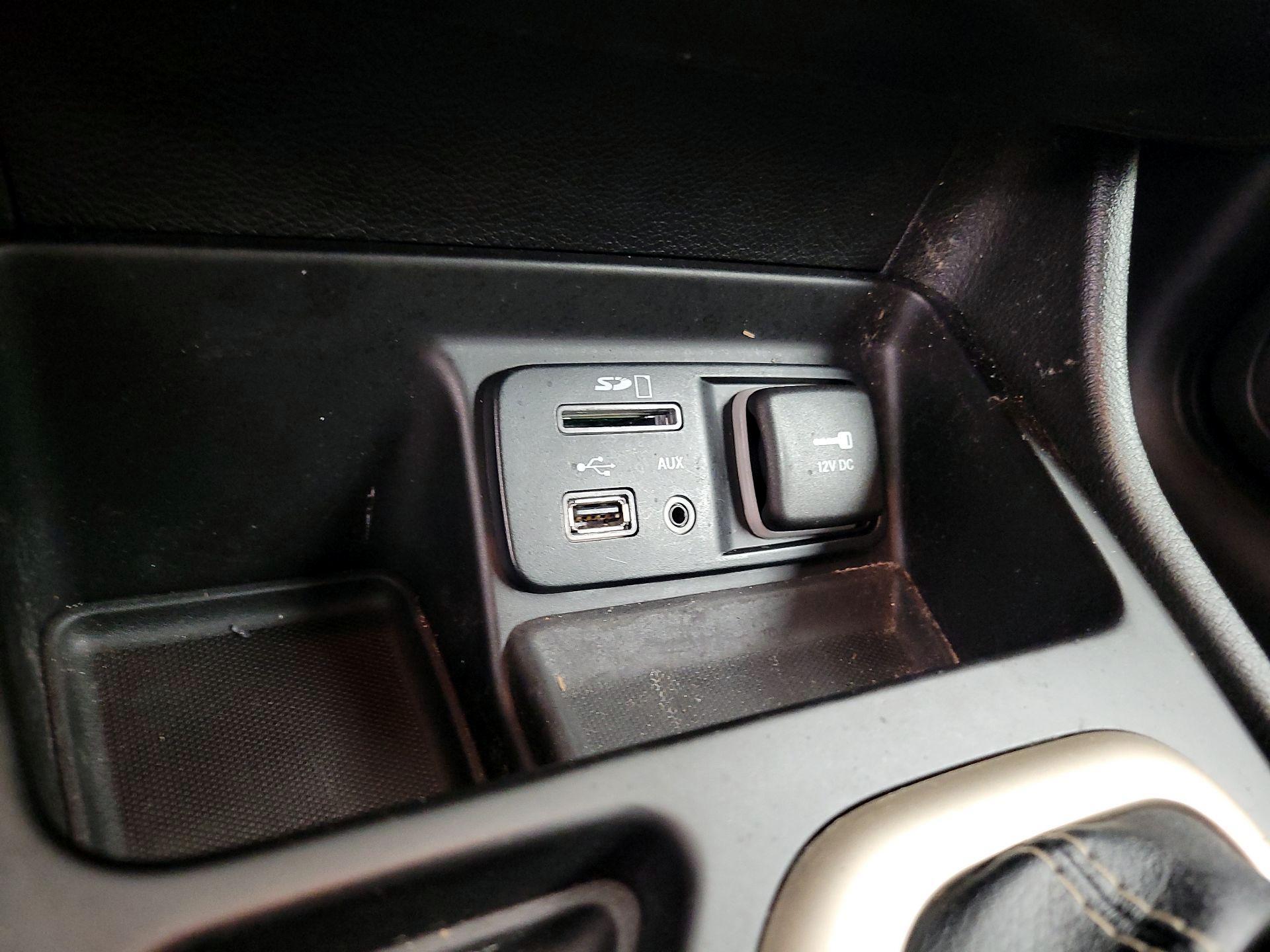 Thumbnail: 2015 Jeep Cherokee - 17