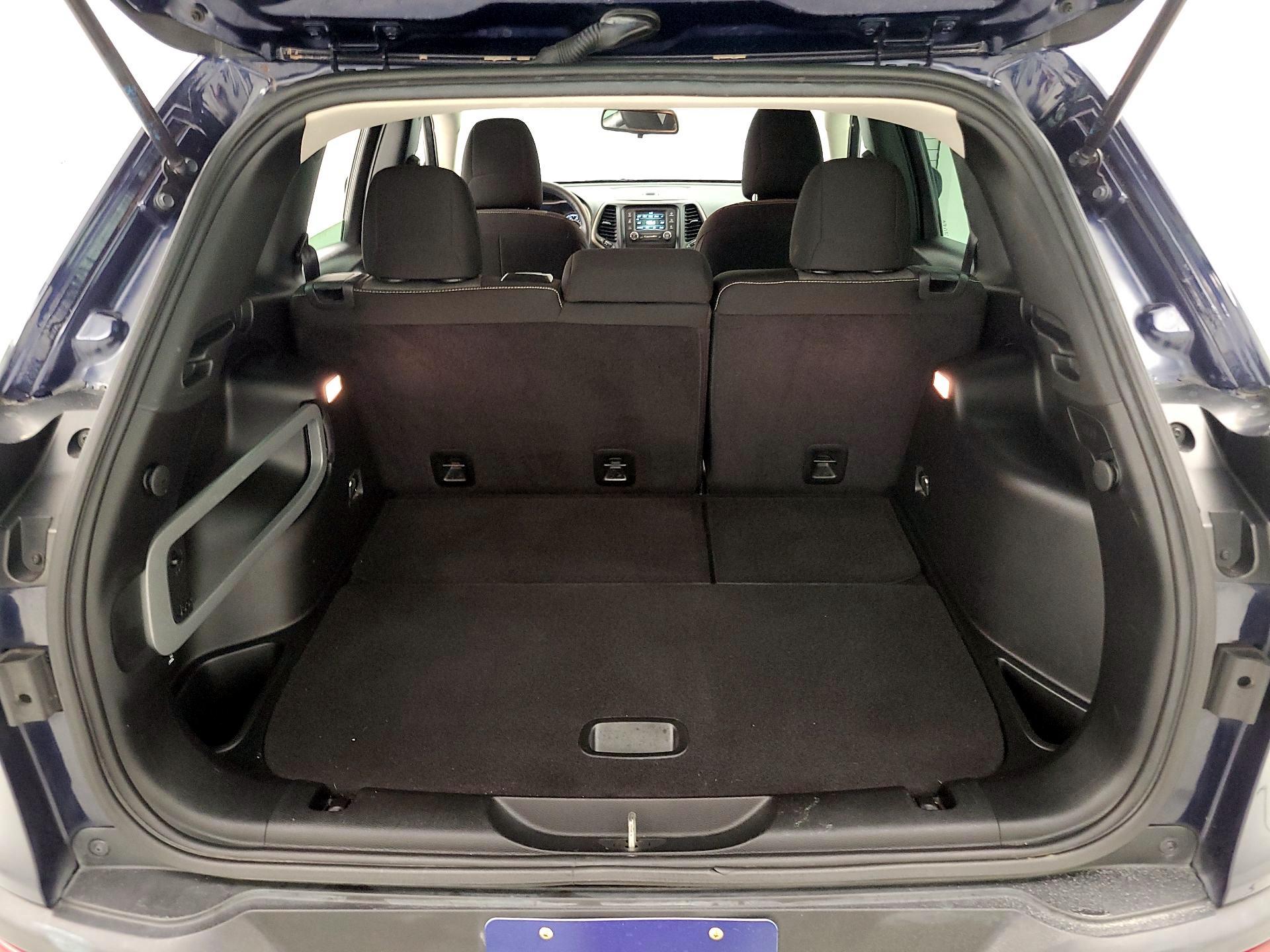 Thumbnail: 2015 Jeep Cherokee - 19