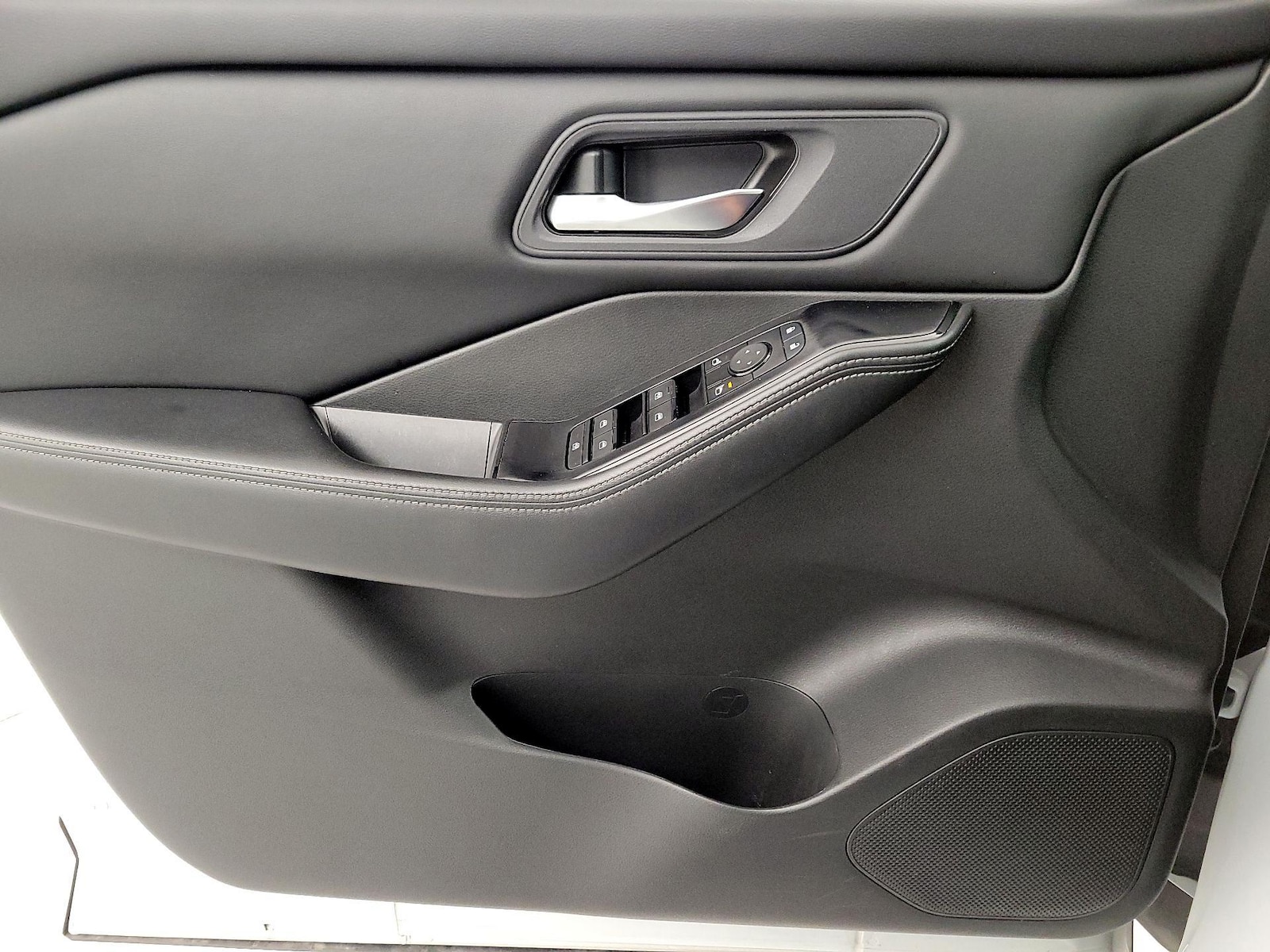 2024 Nissan Rogue SV - Photo 13