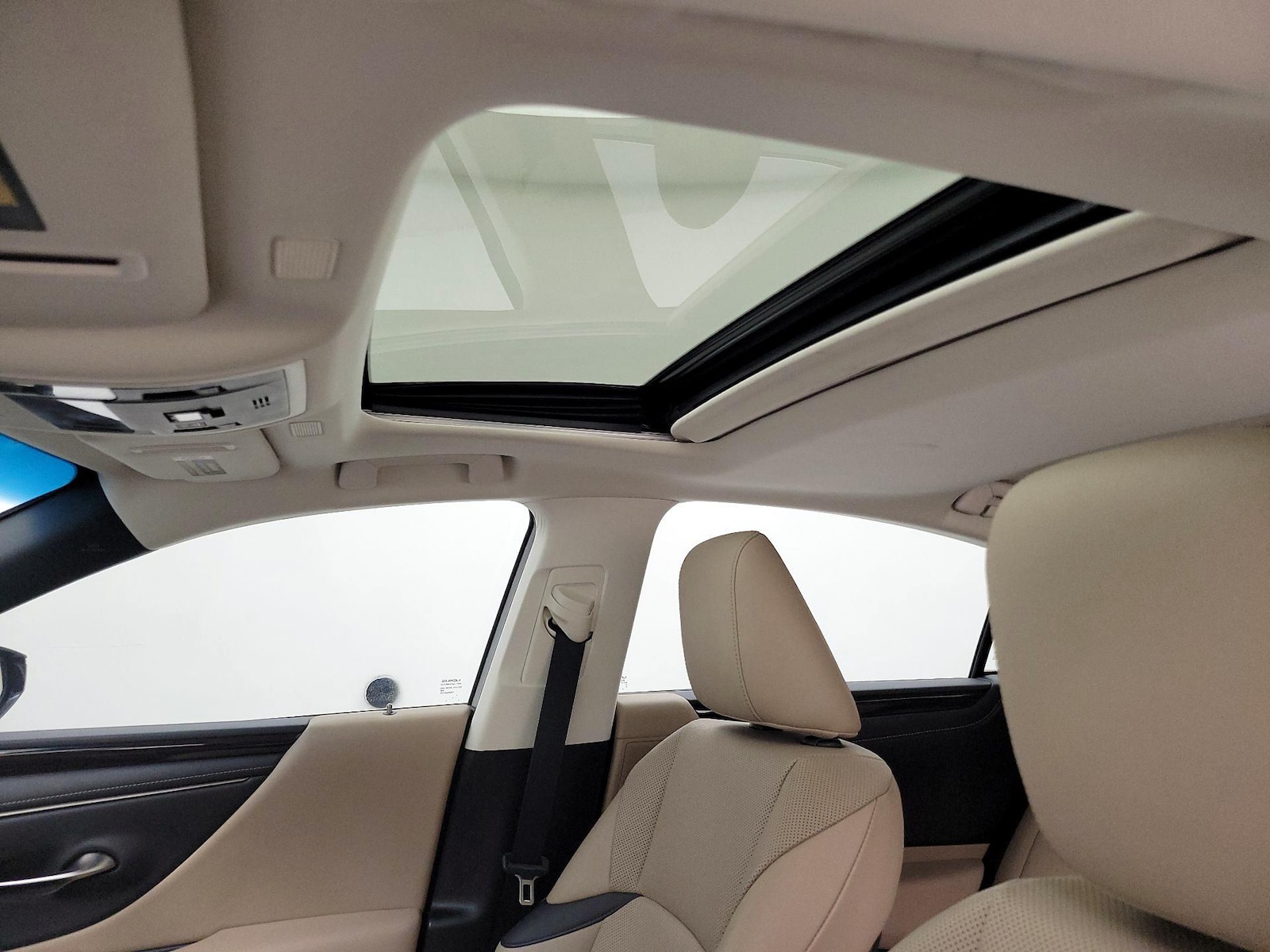 2021 Lexus ES 350 - Photo 21