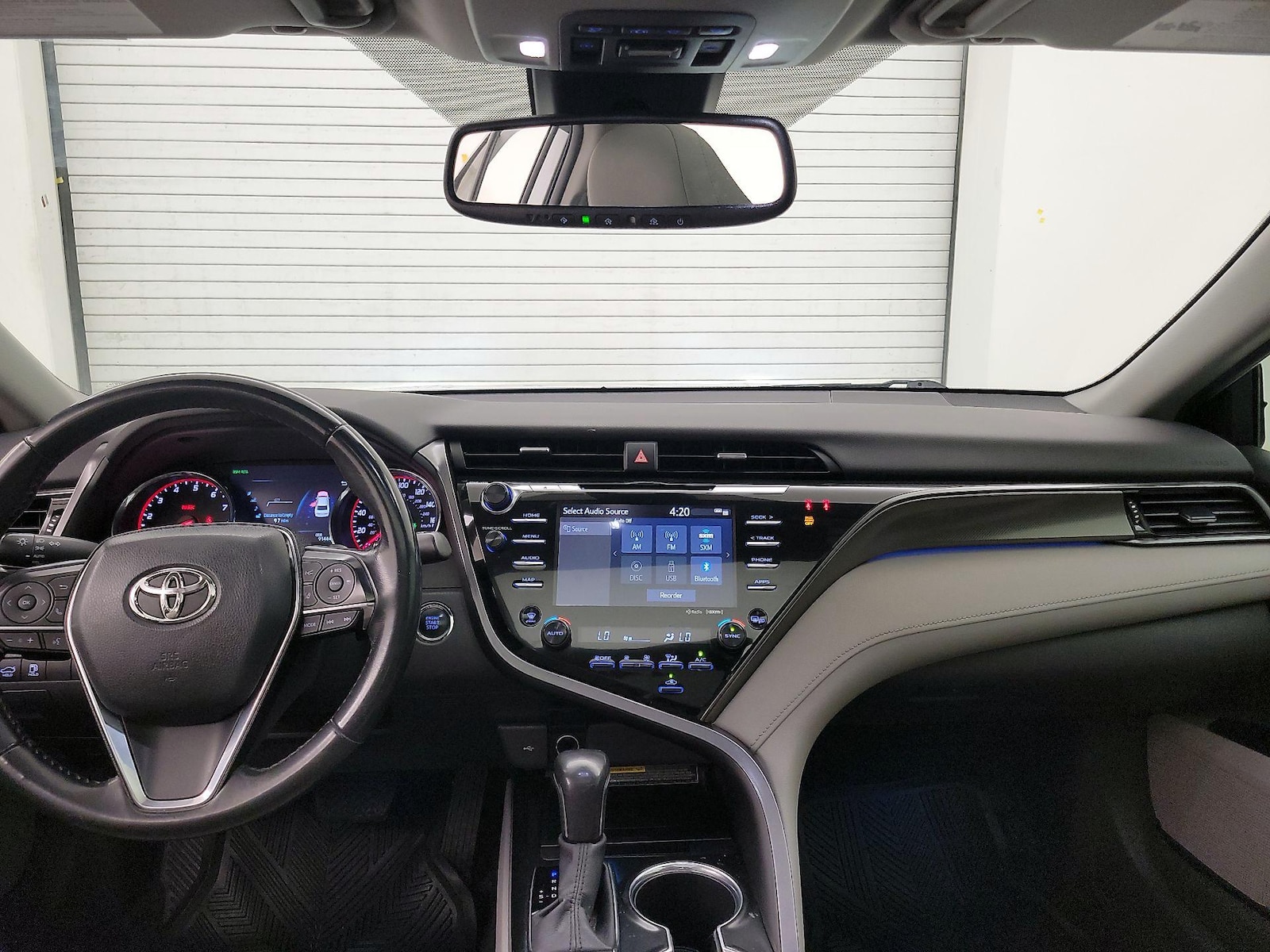 2020 Toyota Camry XSE - Photo 10