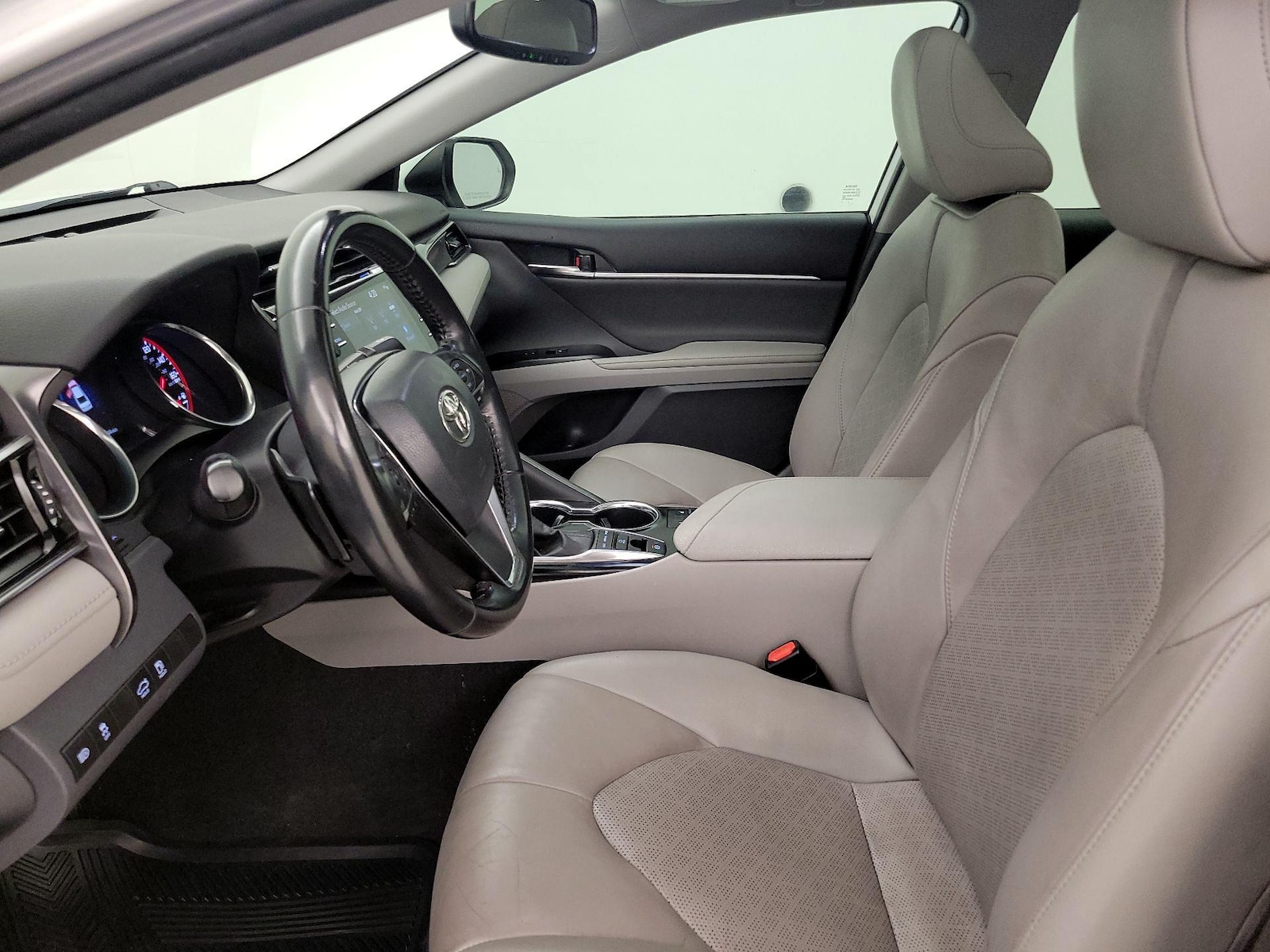 2020 Toyota Camry XSE - Photo 12