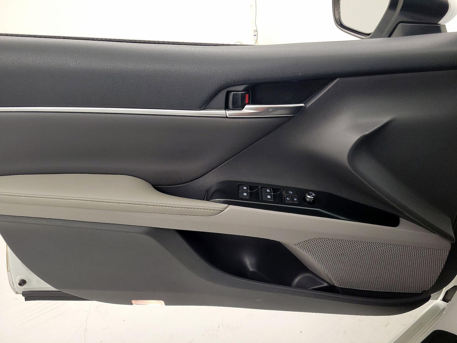 2020 Toyota Camry XSE - Photo 13