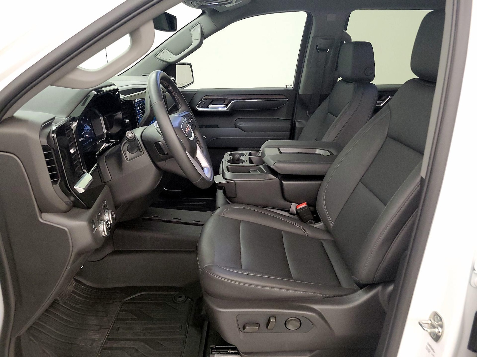 2026 GMC Sierra 1500 SLT - Photo 12