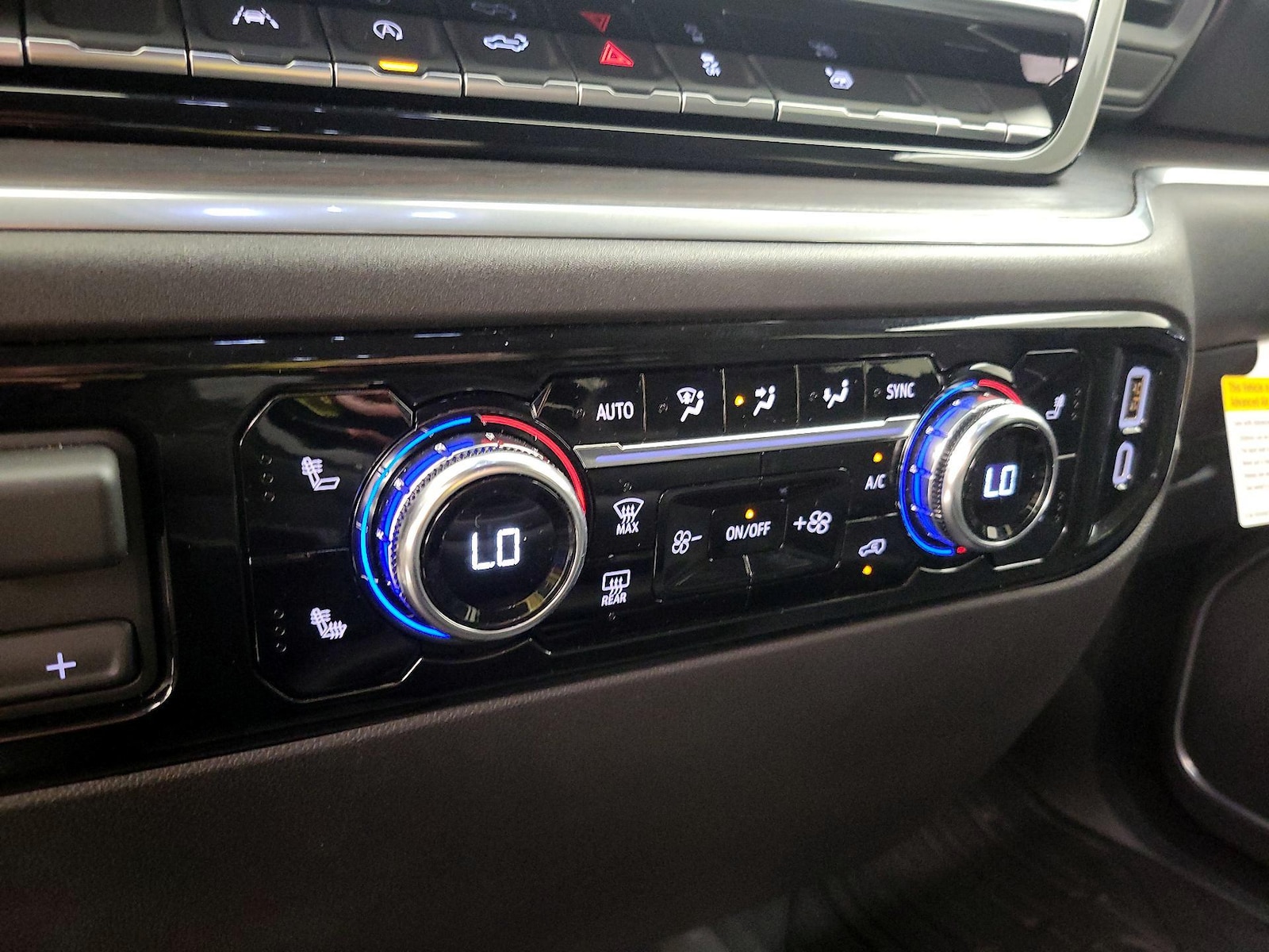 2026 GMC Sierra 1500 SLT - Photo 18