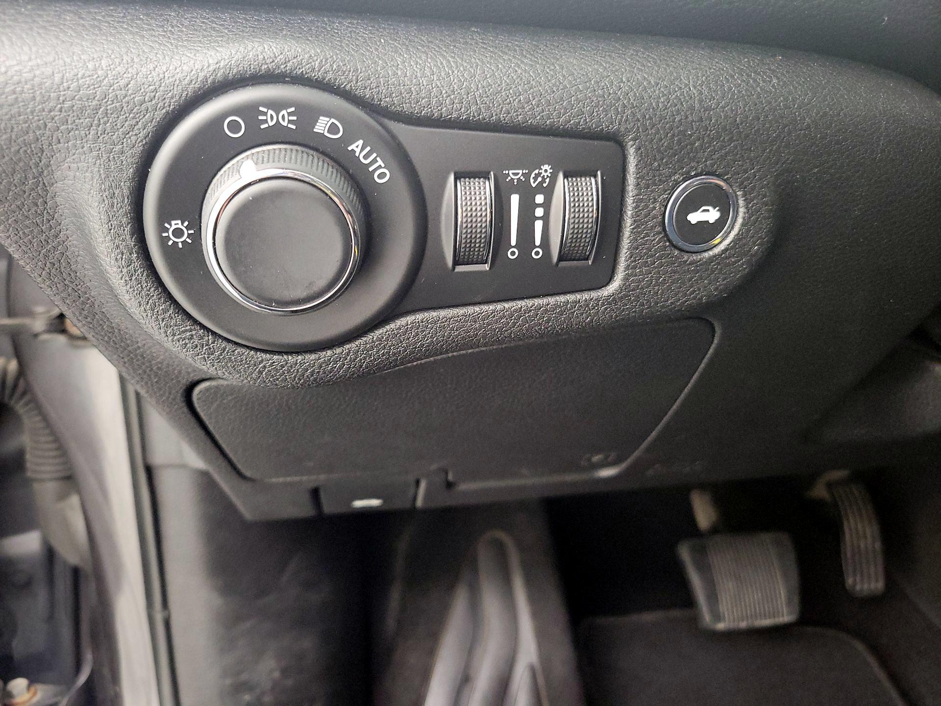 Thumbnail: 2016 Chrysler 200 - 13
