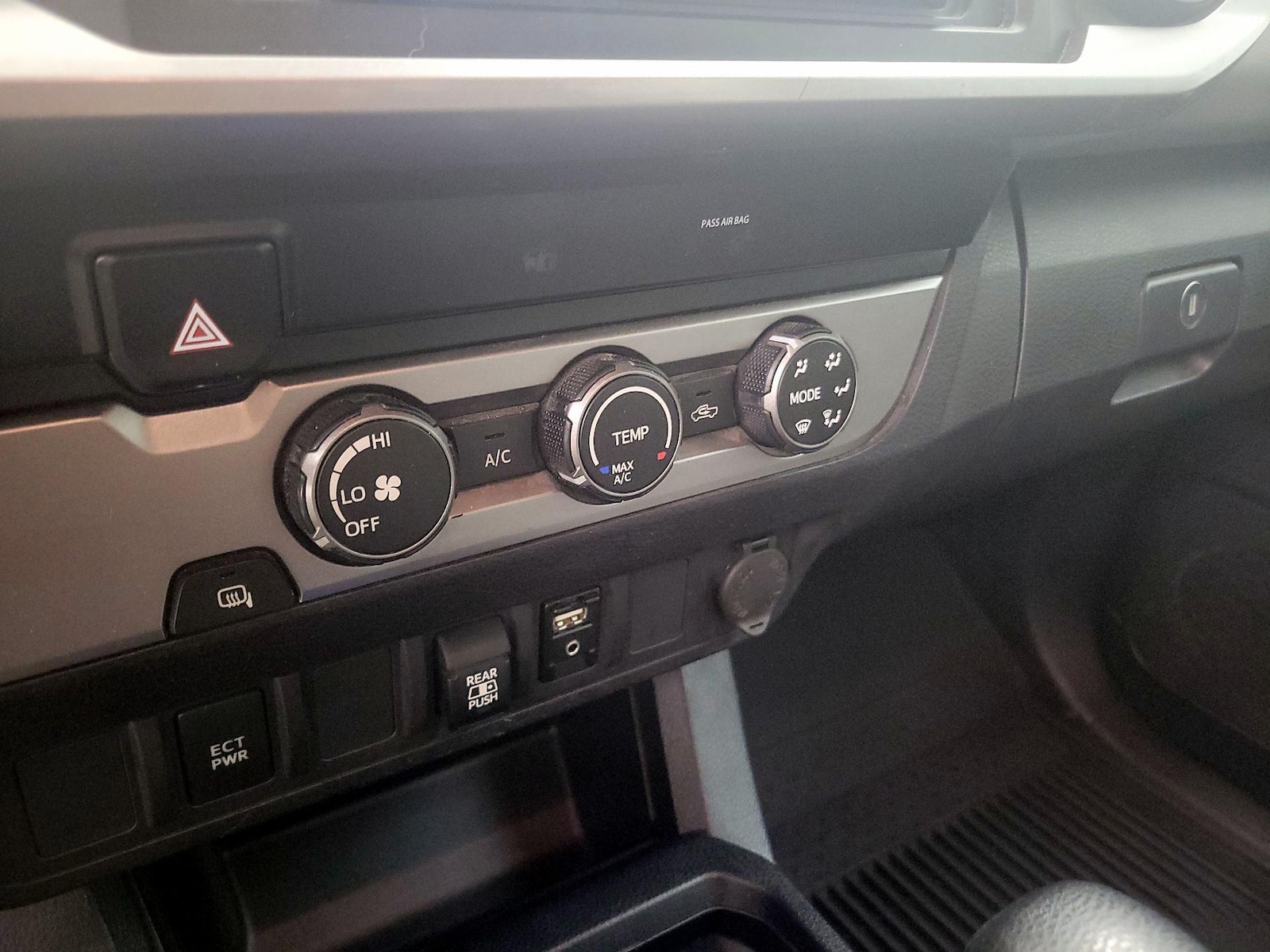 2019 Toyota Tacoma SR5 - Photo 17
