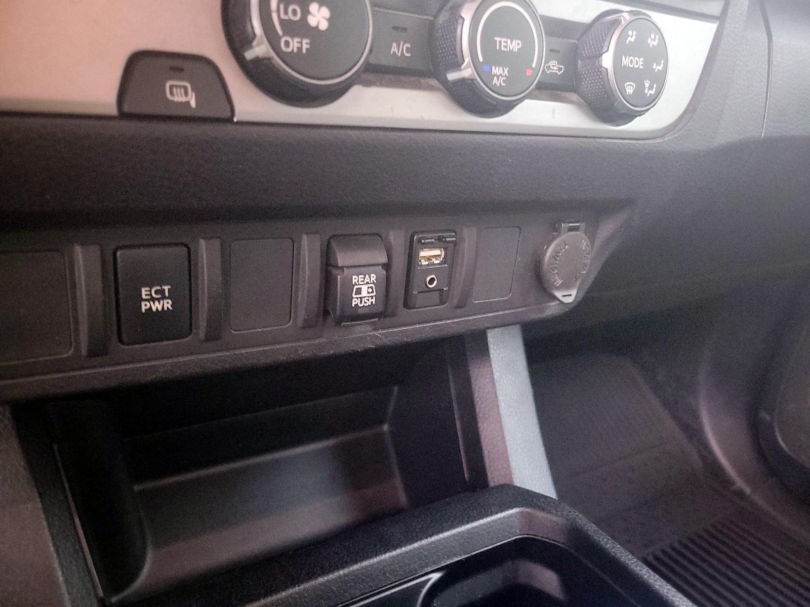 2019 Toyota Tacoma SR5 - Photo 19