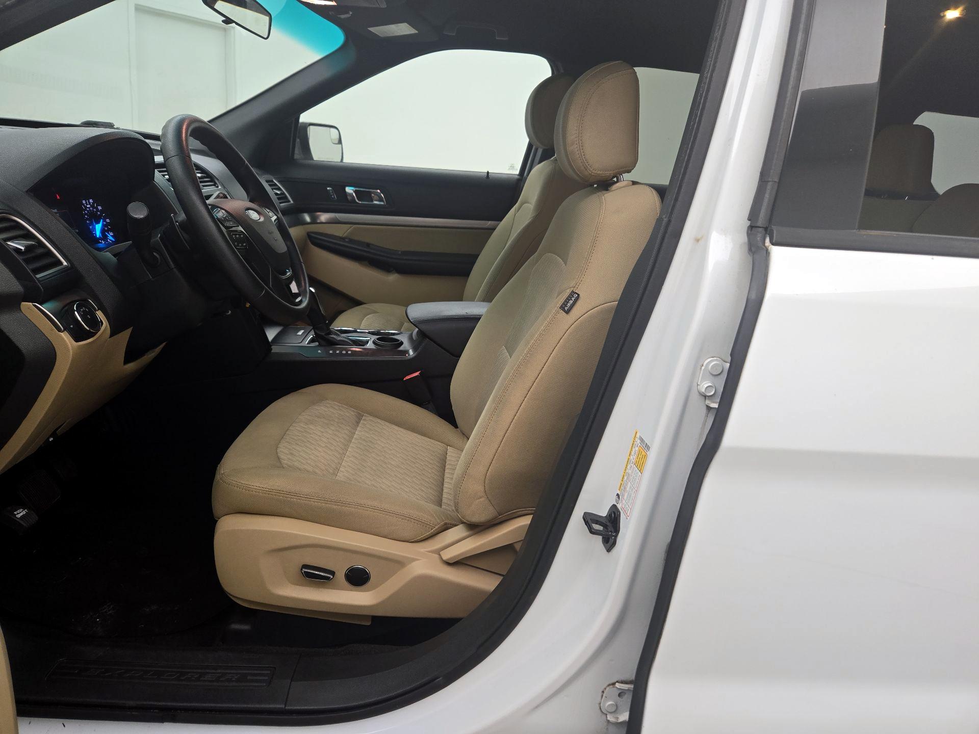 Thumbnail: 2016 Ford Explorer - 11