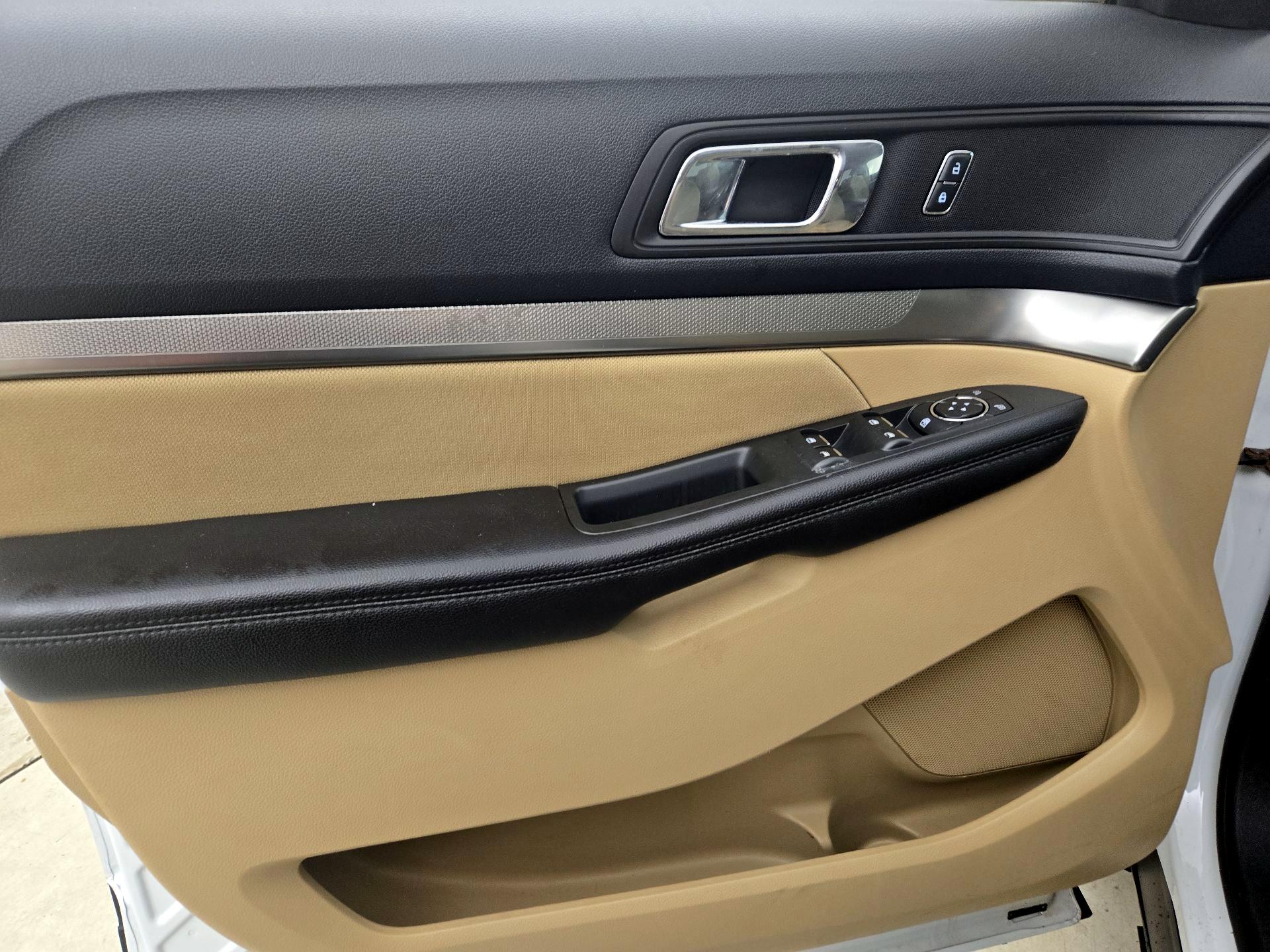 Thumbnail: 2016 Ford Explorer - 12