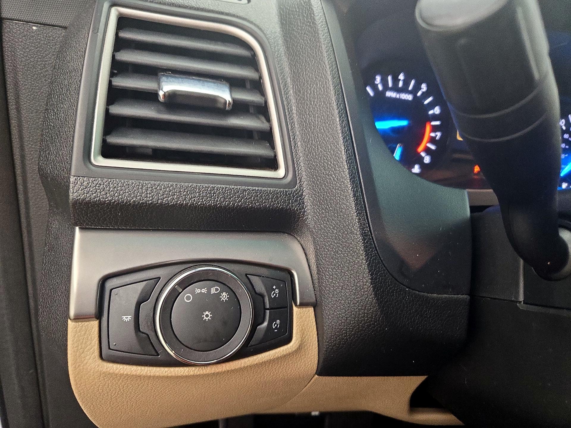 Thumbnail: 2016 Ford Explorer - 13