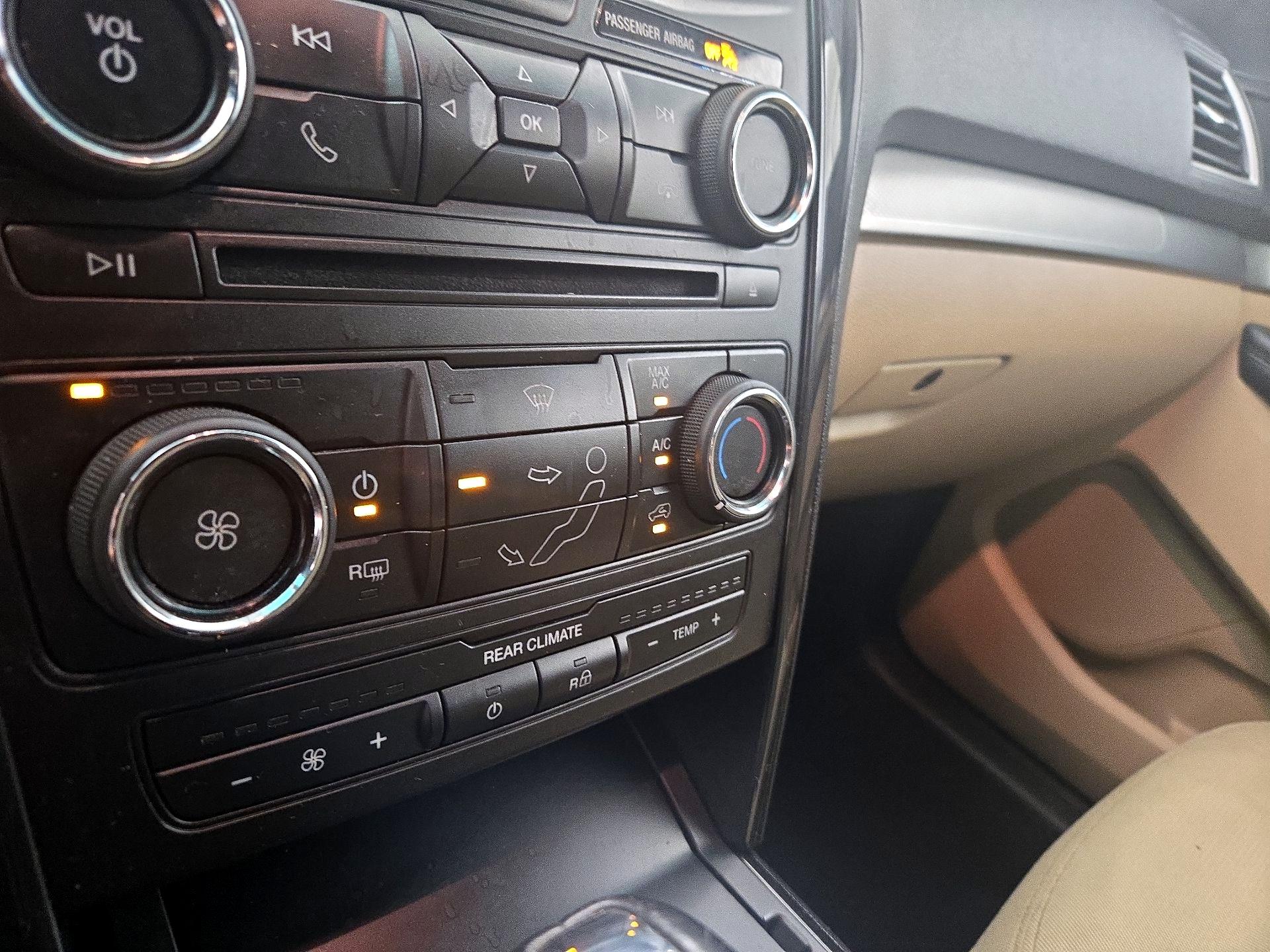 Thumbnail: 2016 Ford Explorer - 16