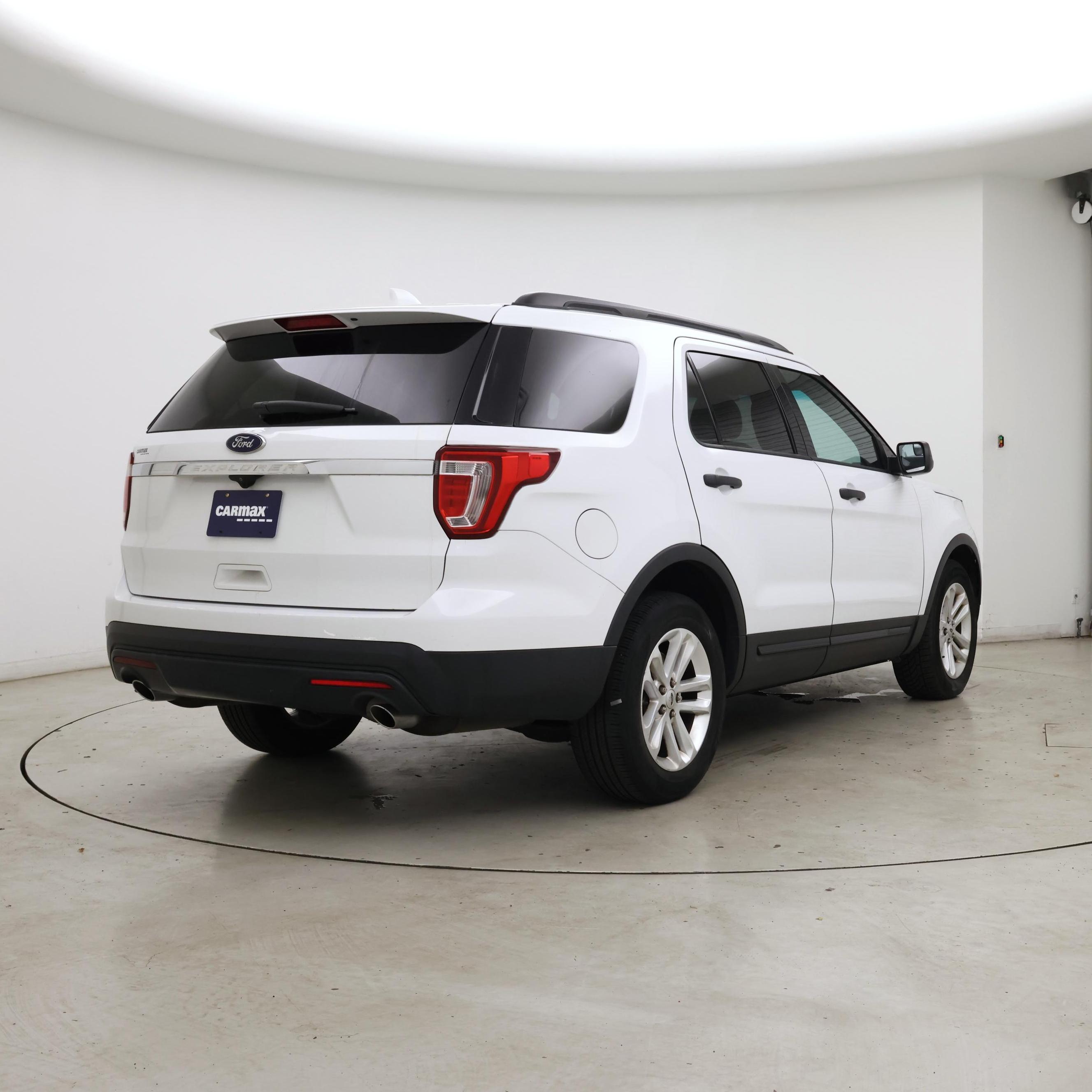 Thumbnail: 2016 Ford Explorer - 8