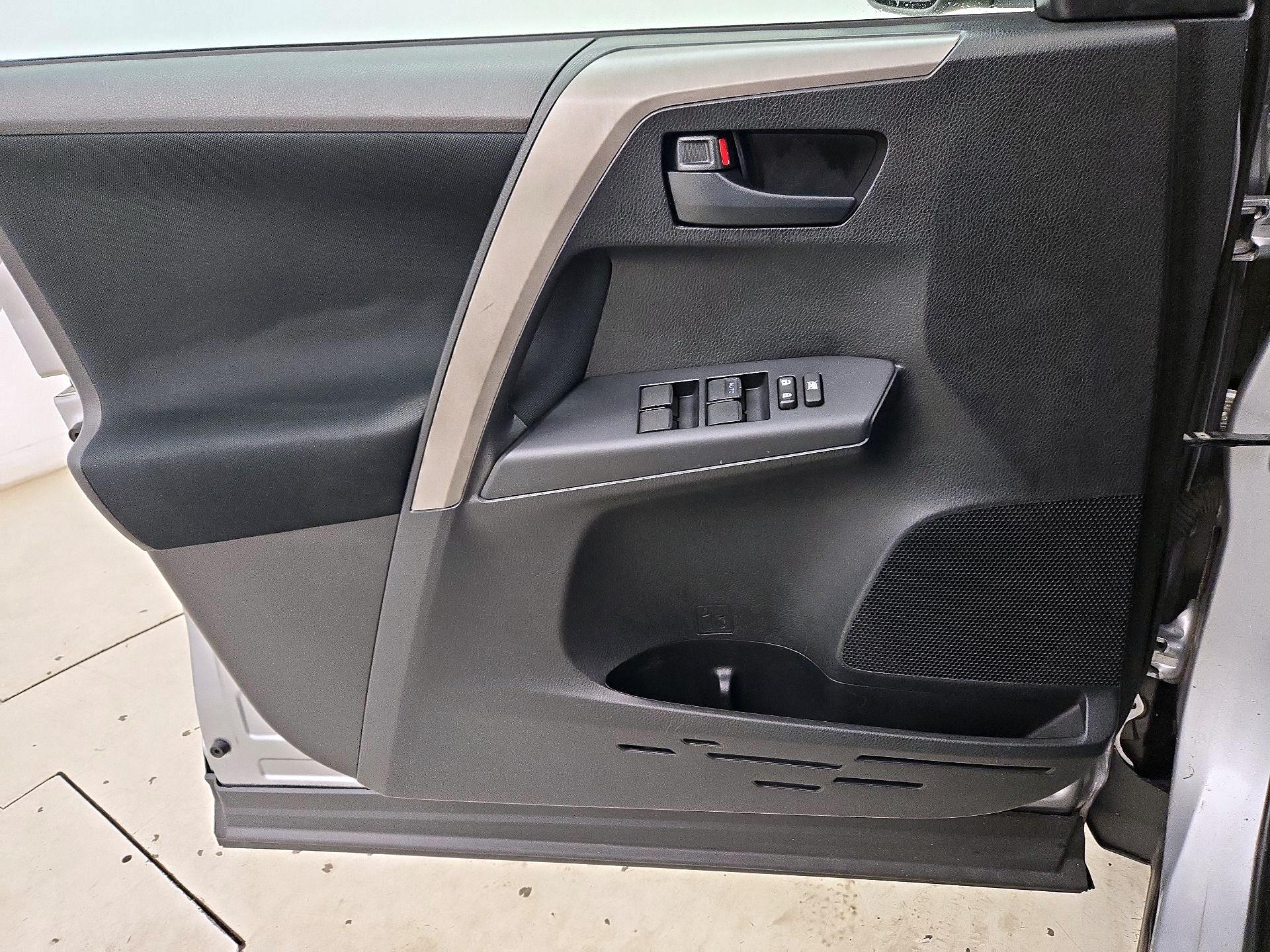 Thumbnail: 2016 Toyota RAV4 - 12