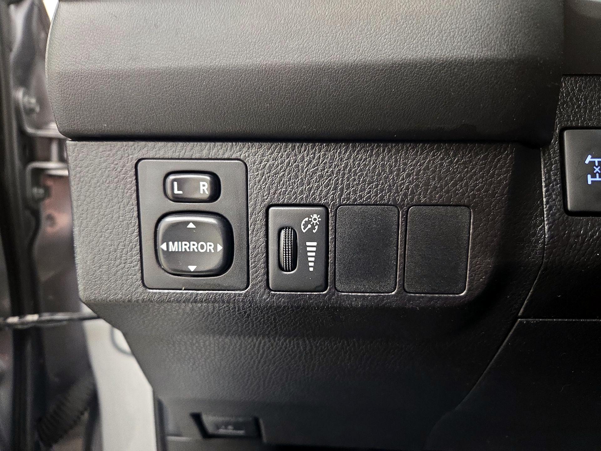 Thumbnail: 2016 Toyota RAV4 - 13