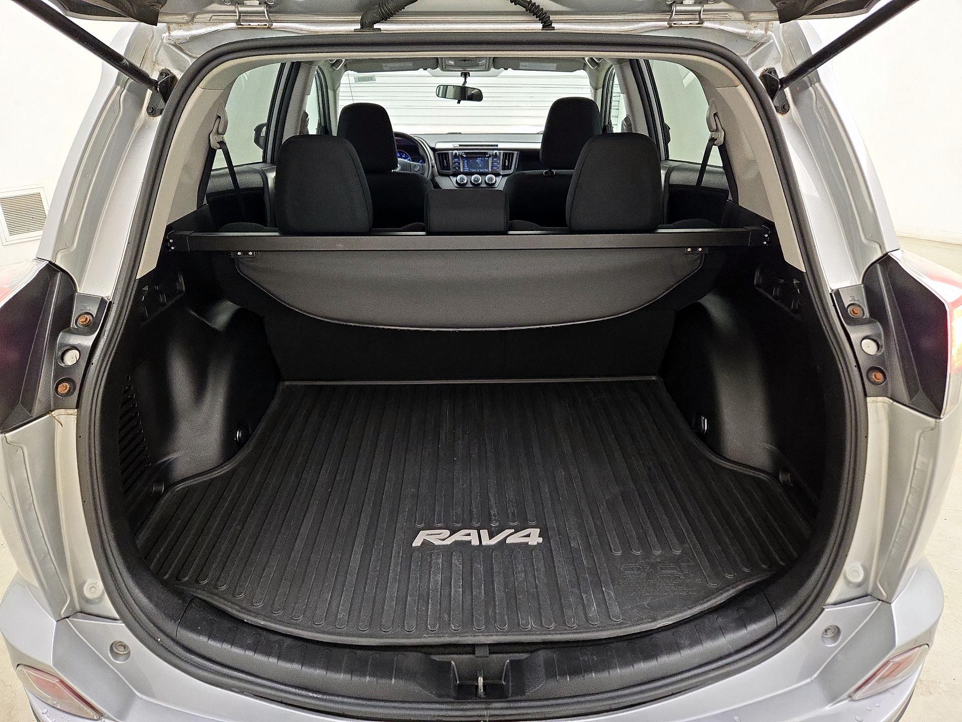 Thumbnail: 2016 Toyota RAV4 - 20