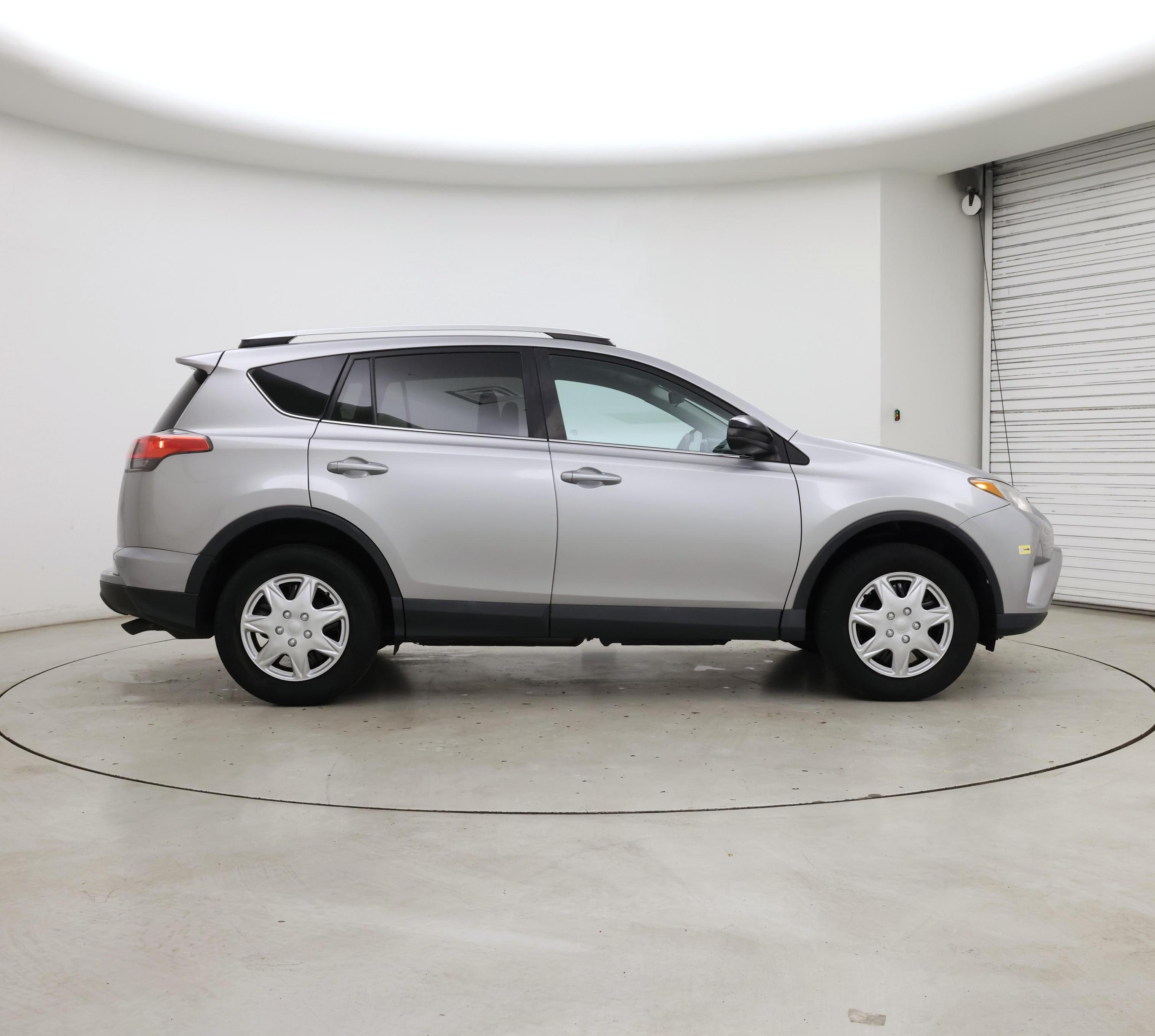 Thumbnail: 2016 Toyota RAV4 - 7