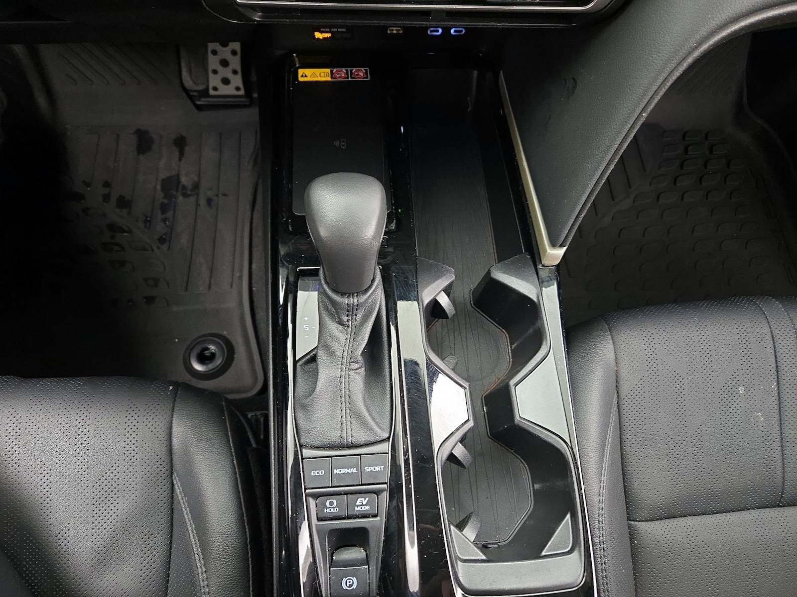 2025 Toyota Camry XSE - Photo 17