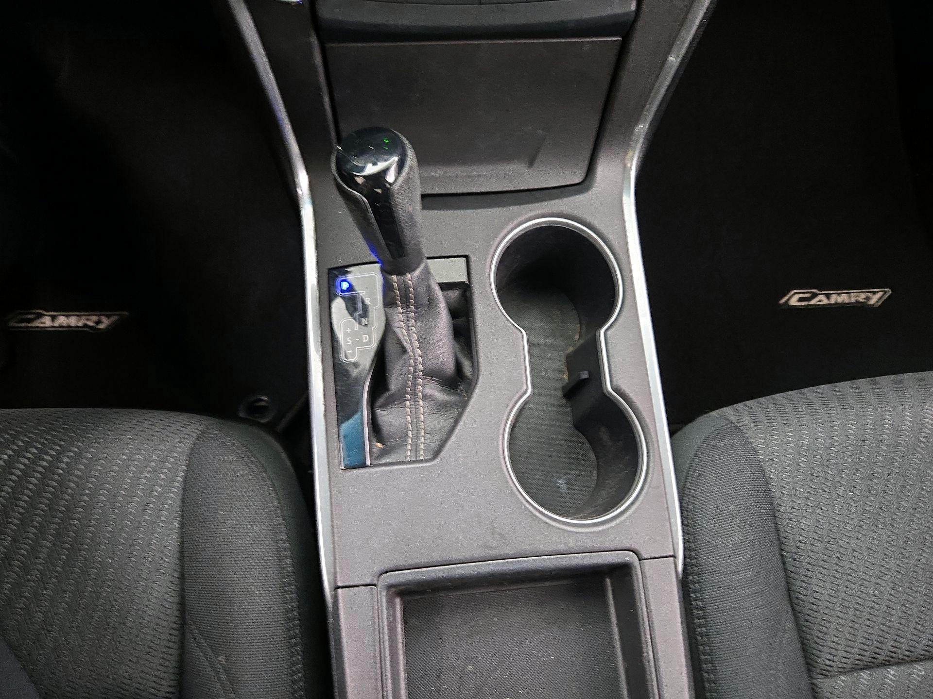 Thumbnail: 2015 Toyota Camry - 16