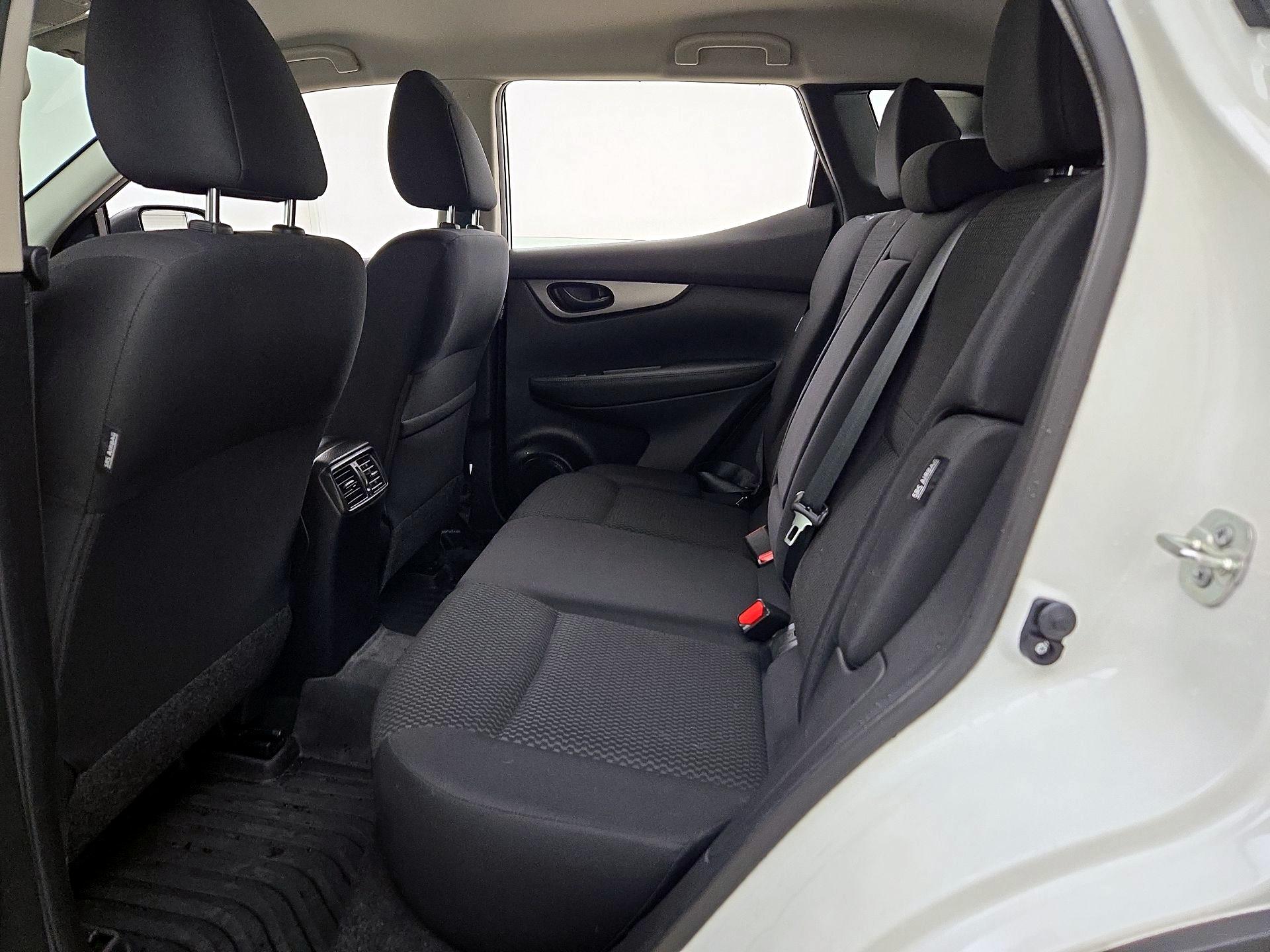 Thumbnail: 2021 Nissan Rogue Sport - 18