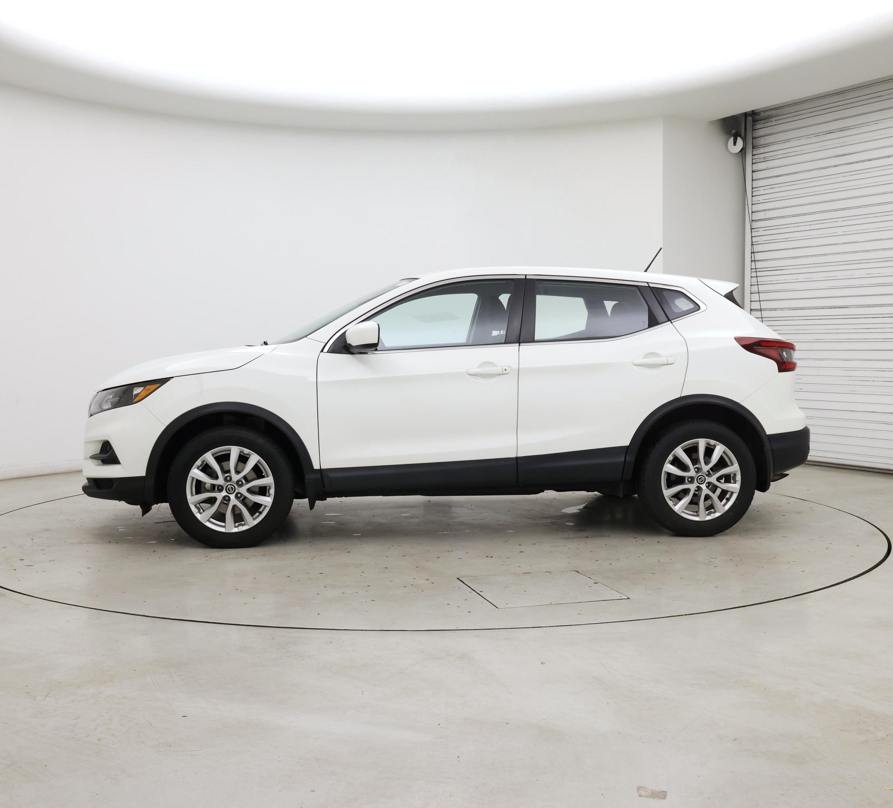 Thumbnail: 2021 Nissan Rogue Sport - 3