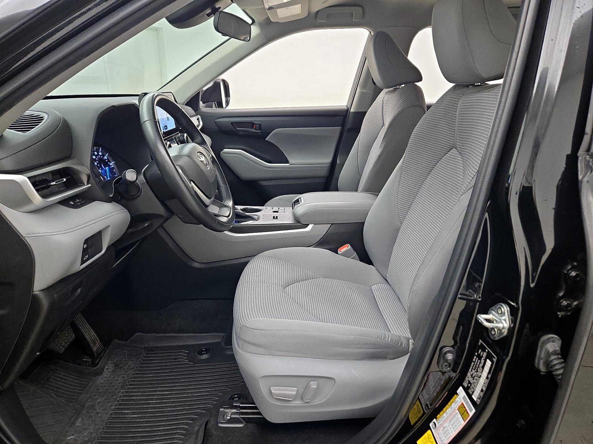 Thumbnail: 2023 Toyota Highlander - 11
