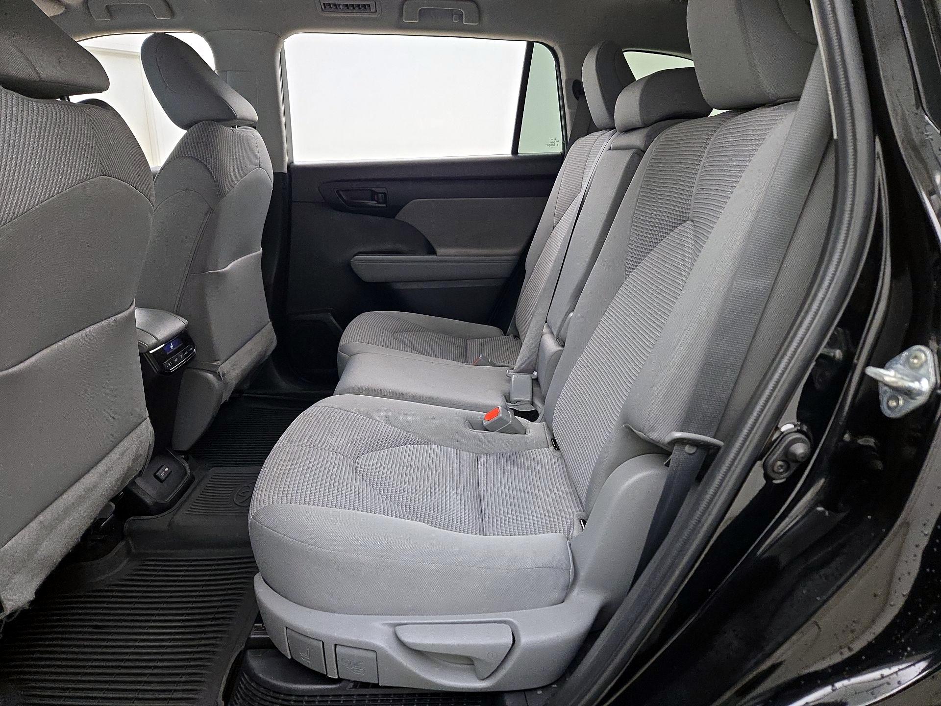 Thumbnail: 2023 Toyota Highlander - 17
