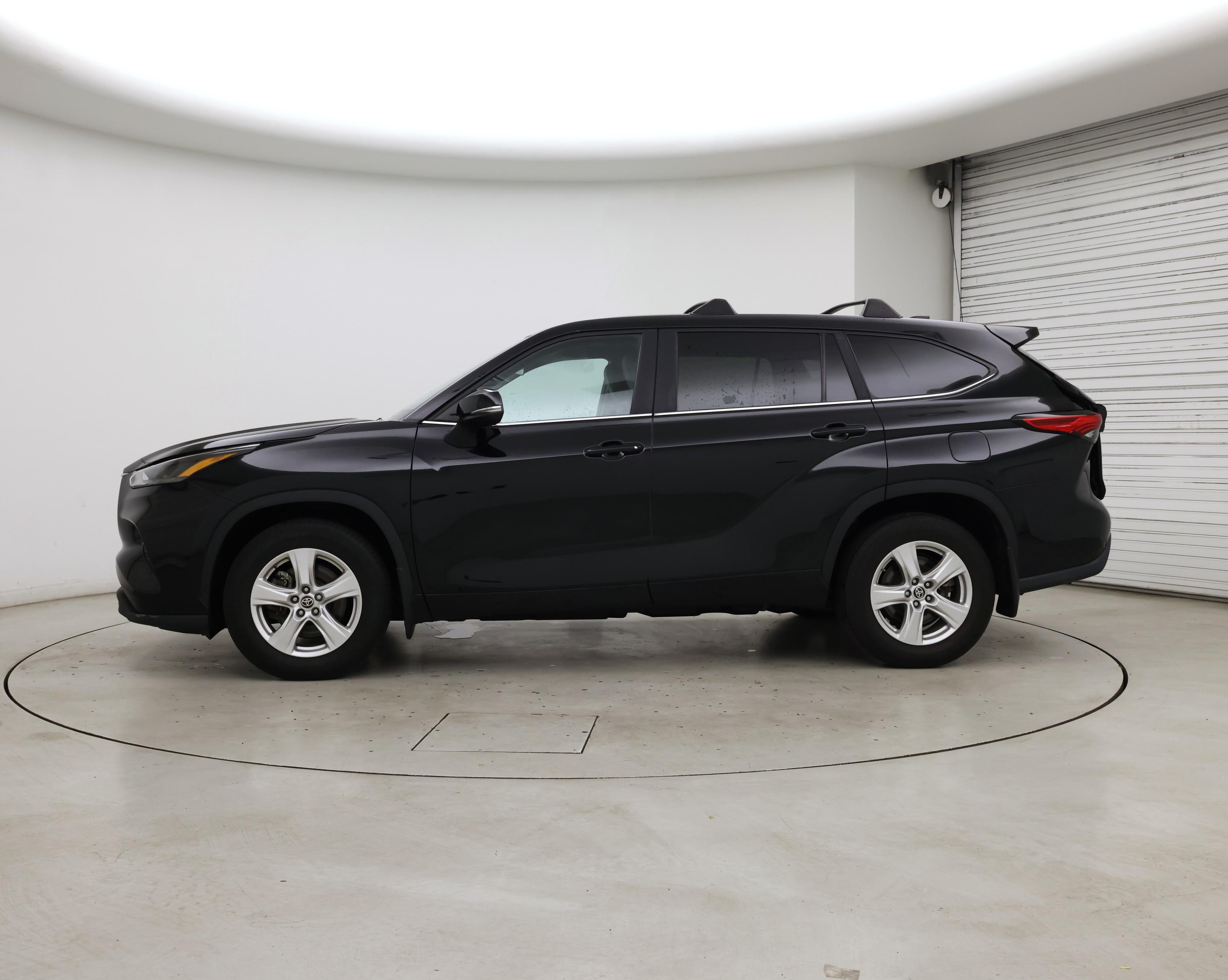 Thumbnail: 2023 Toyota Highlander - 3