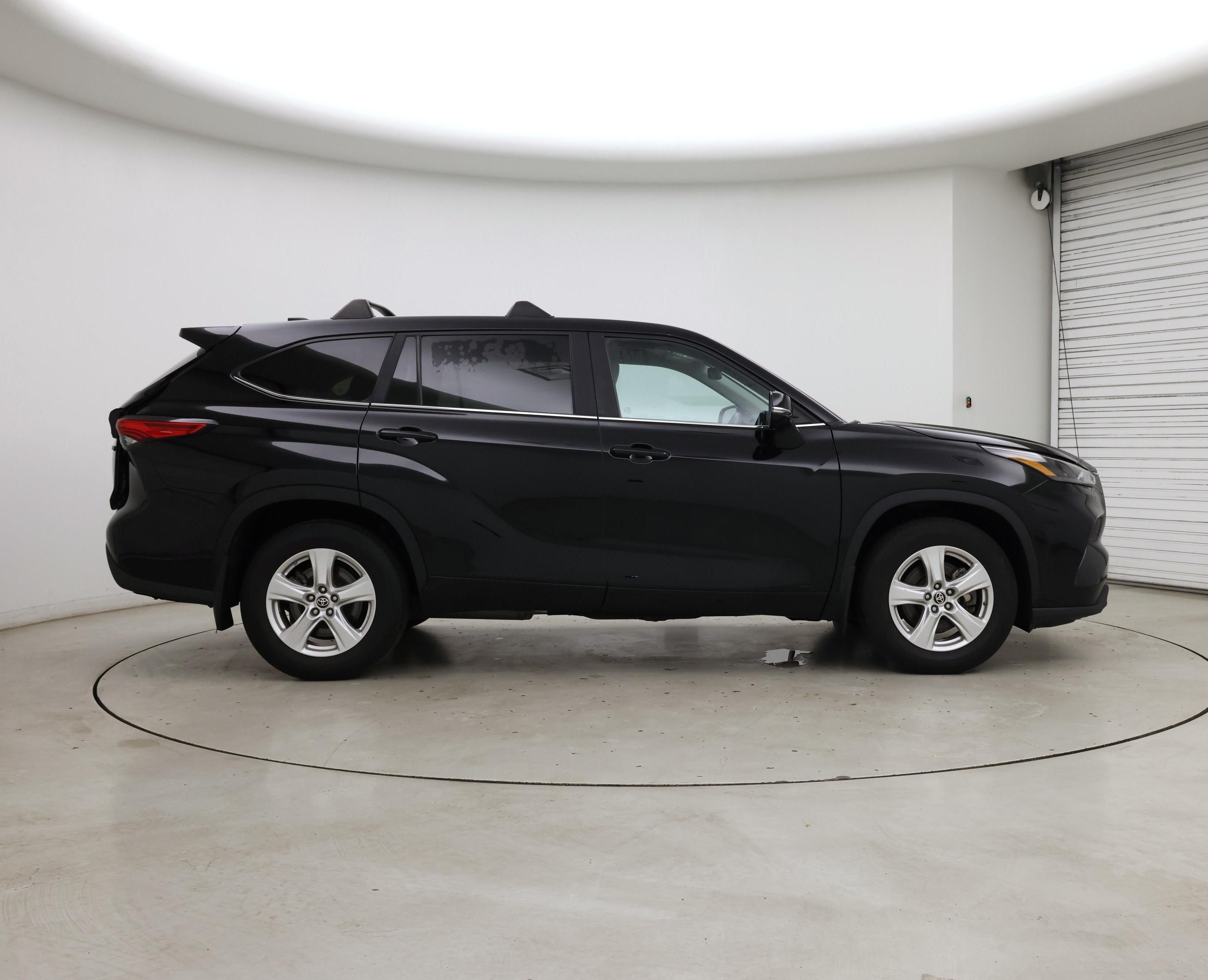 Thumbnail: 2023 Toyota Highlander - 7