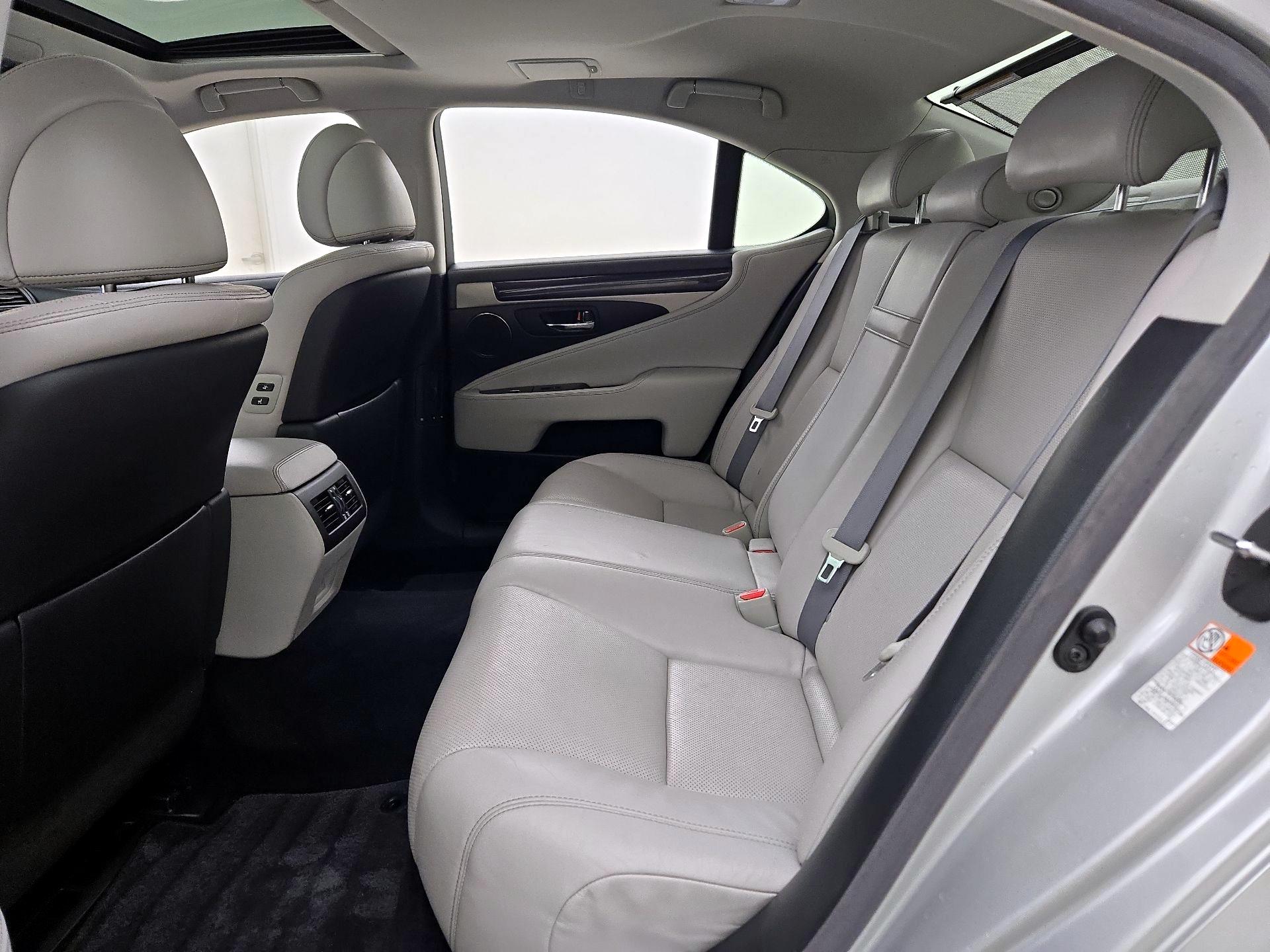 Thumbnail: 2017 Lexus LS - 18