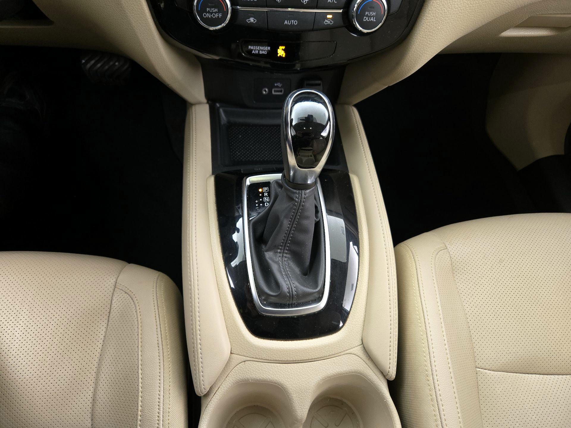 Thumbnail: 2018 Nissan Rogue - 16