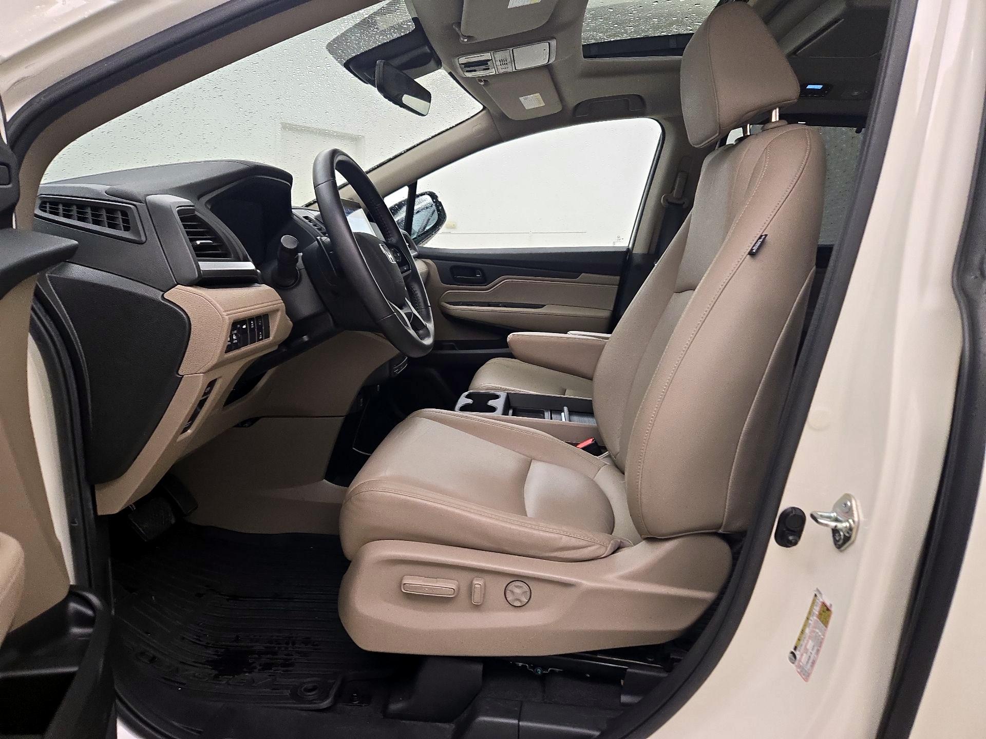 Thumbnail: 2019 Honda Odyssey - 11
