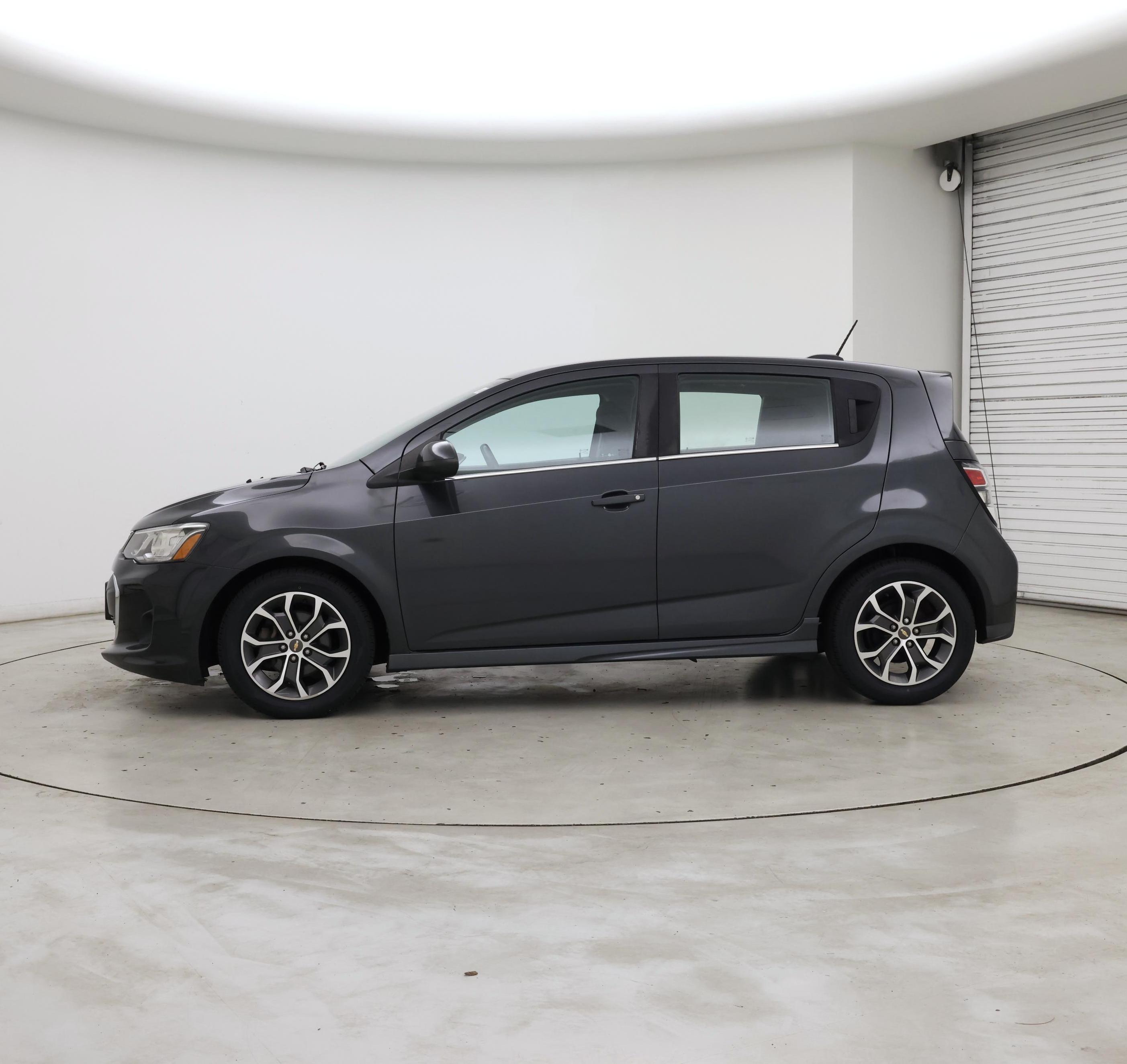 Thumbnail: 2017 Chevrolet Sonic - 3