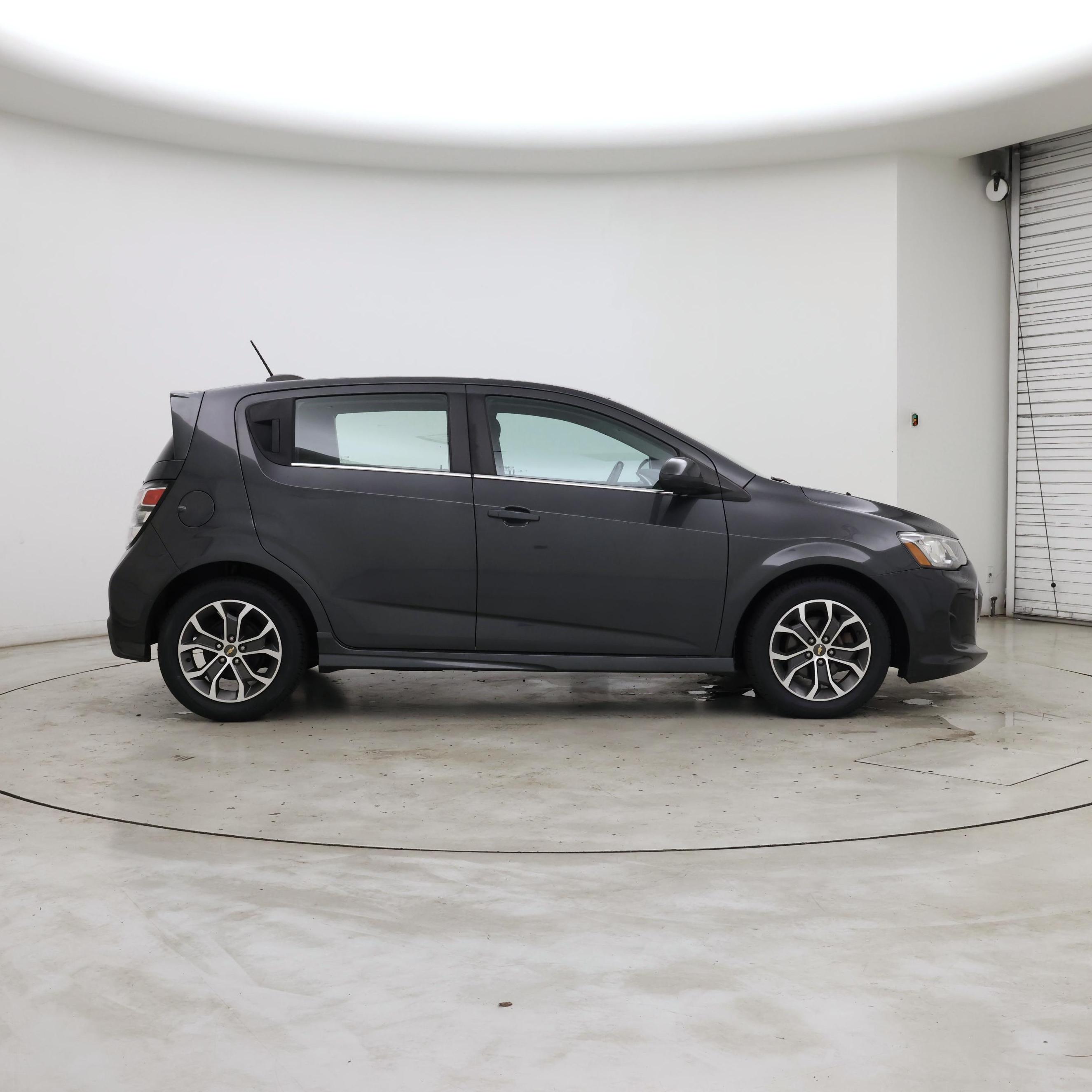 Thumbnail: 2017 Chevrolet Sonic - 7