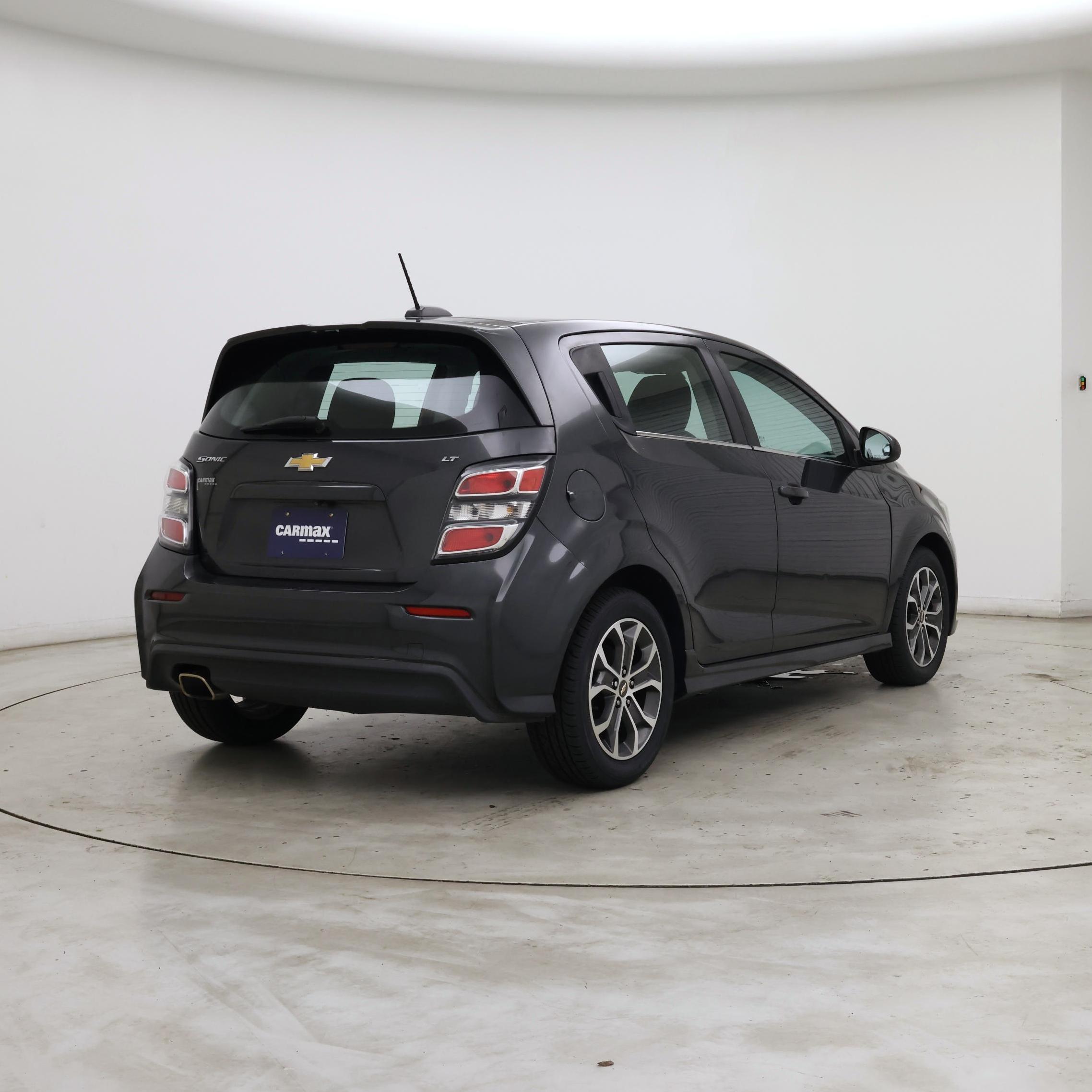 Thumbnail: 2017 Chevrolet Sonic - 8