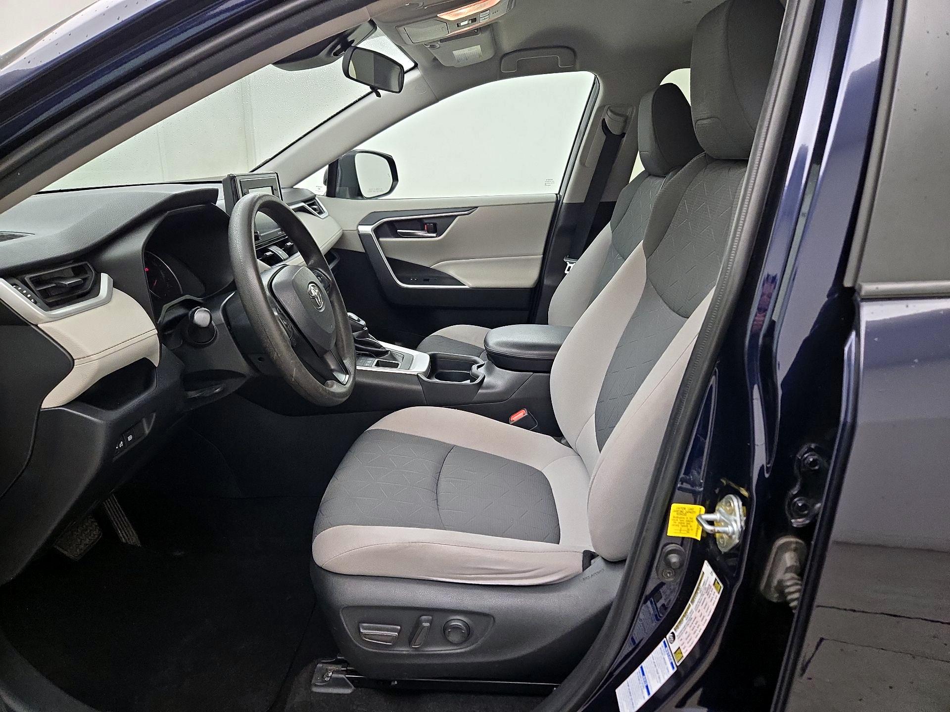 Thumbnail: 2020 Toyota RAV4 - 11