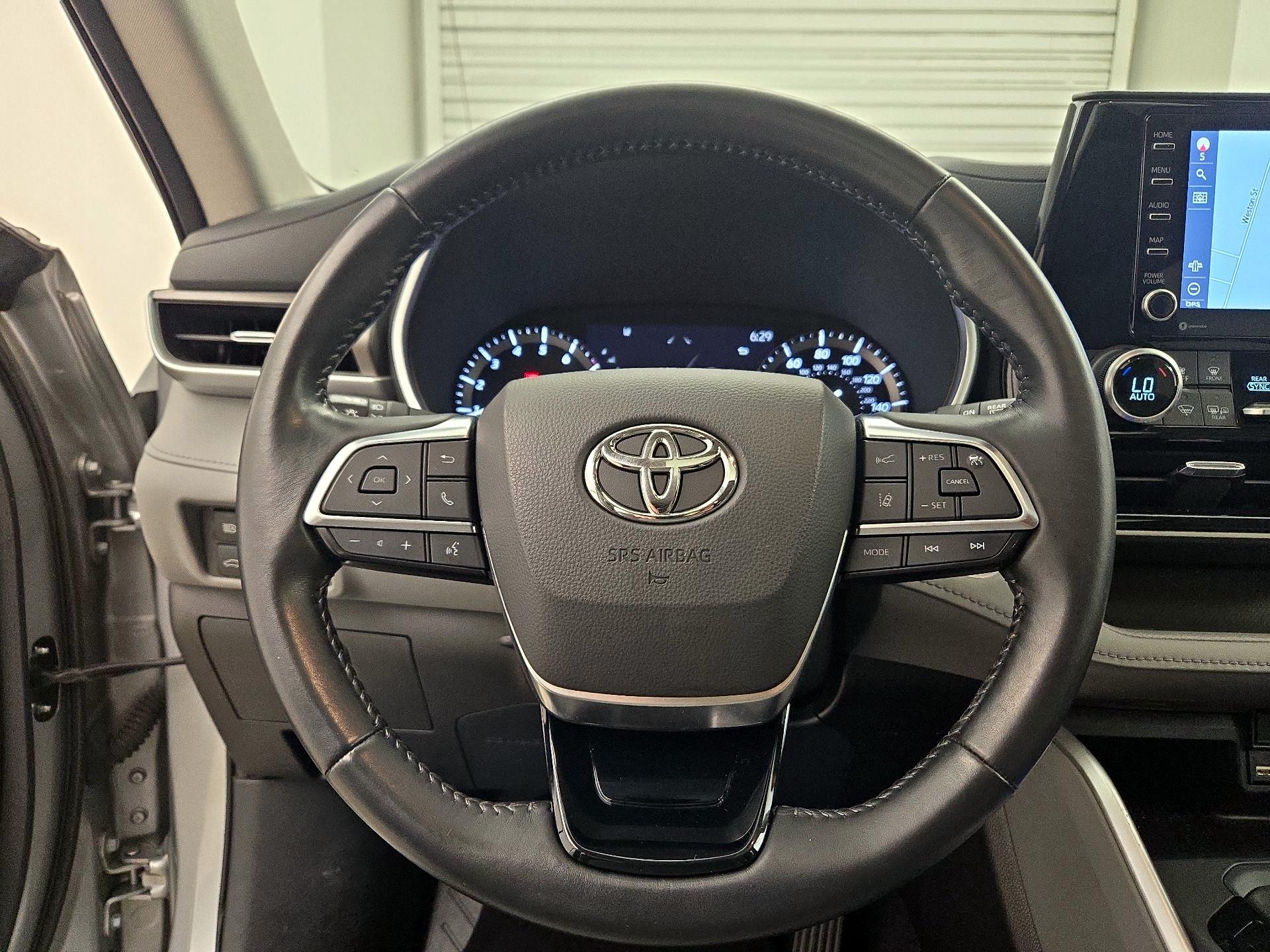 Thumbnail: 2021 Toyota Highlander - 10