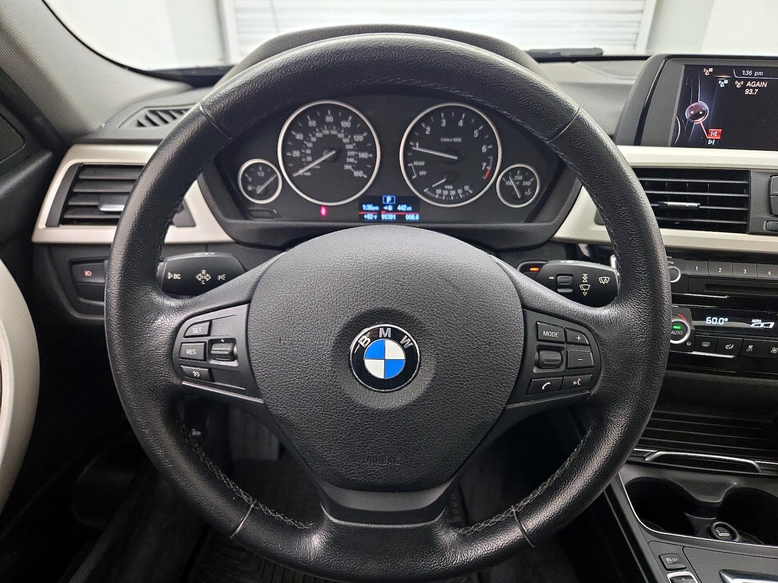 2016 BMW 3 Series 320i - Photo 11