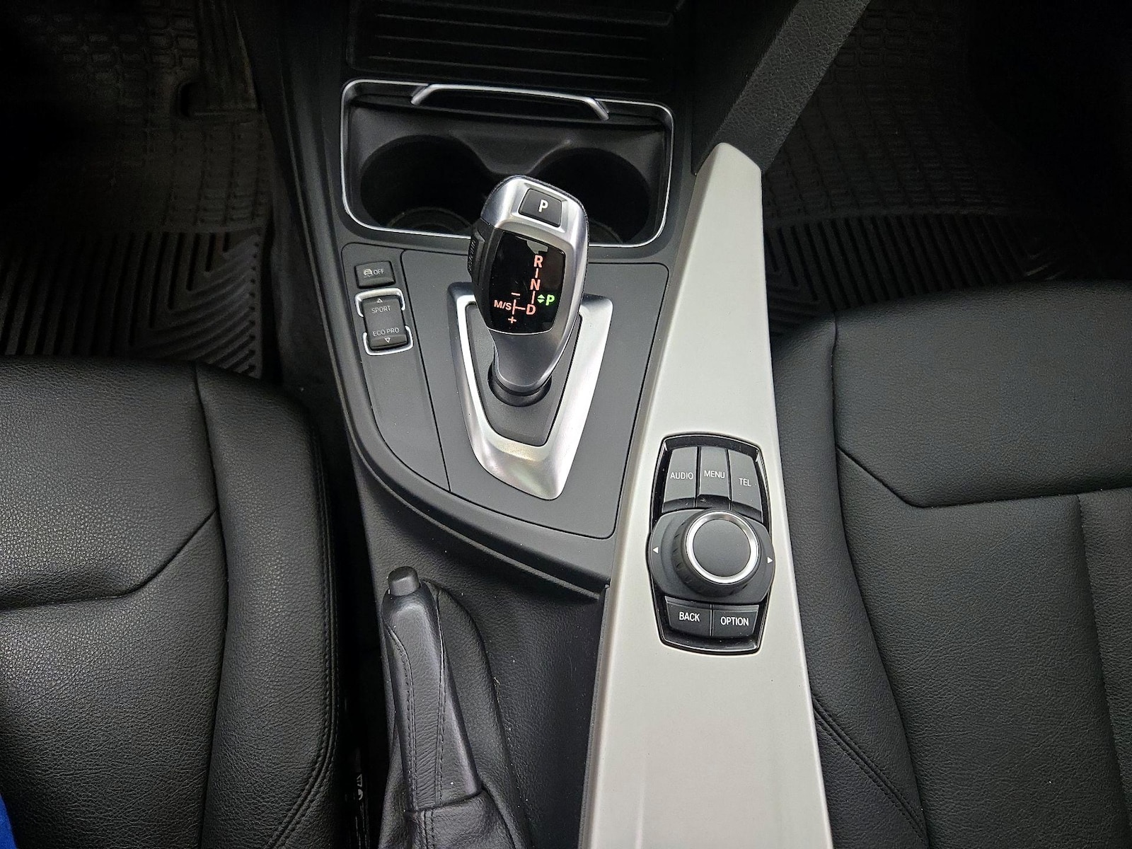 2016 BMW 3 Series 320i - Photo 16