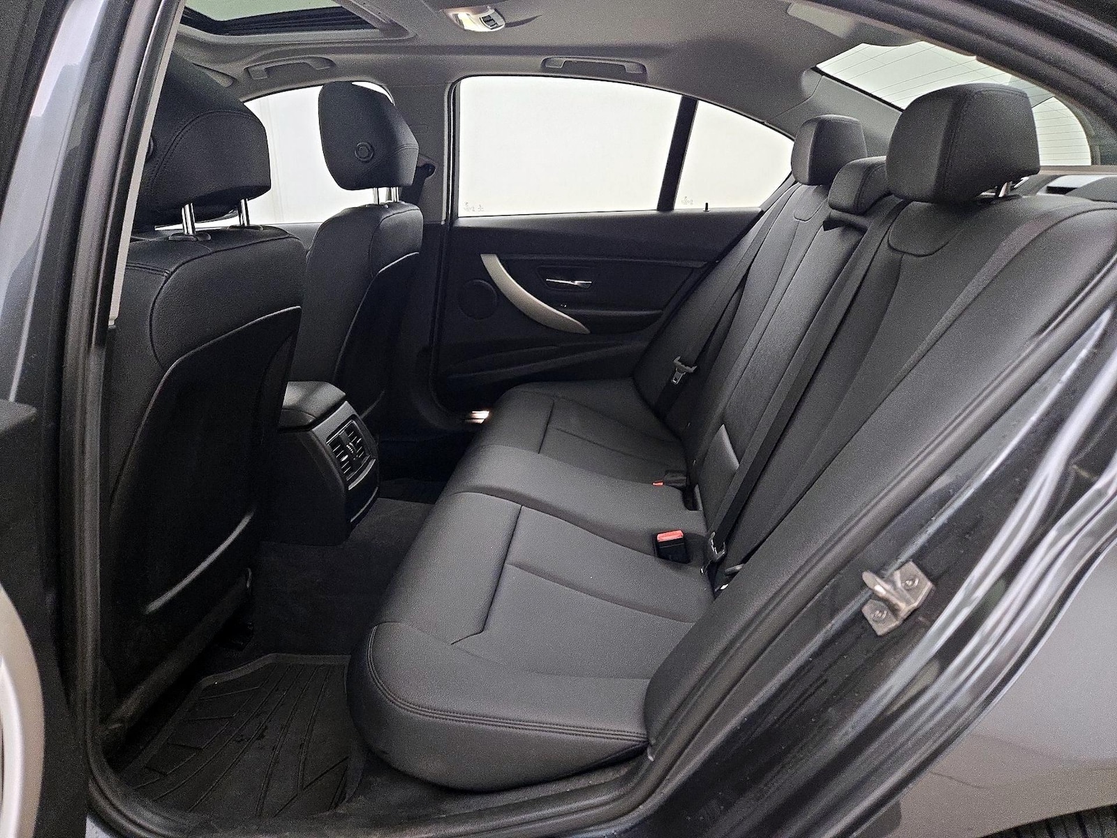 2016 BMW 3 Series 320i - Photo 18