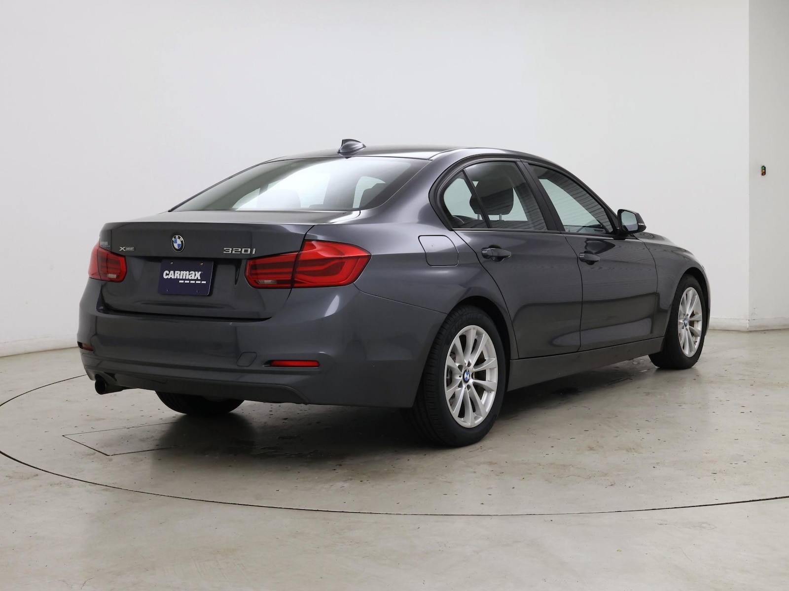 2016 BMW 3 Series 320i - Photo 9