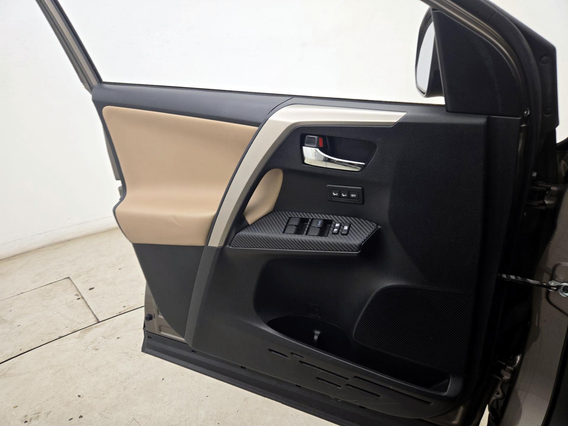 Thumbnail: 2014 Toyota RAV4 - 12