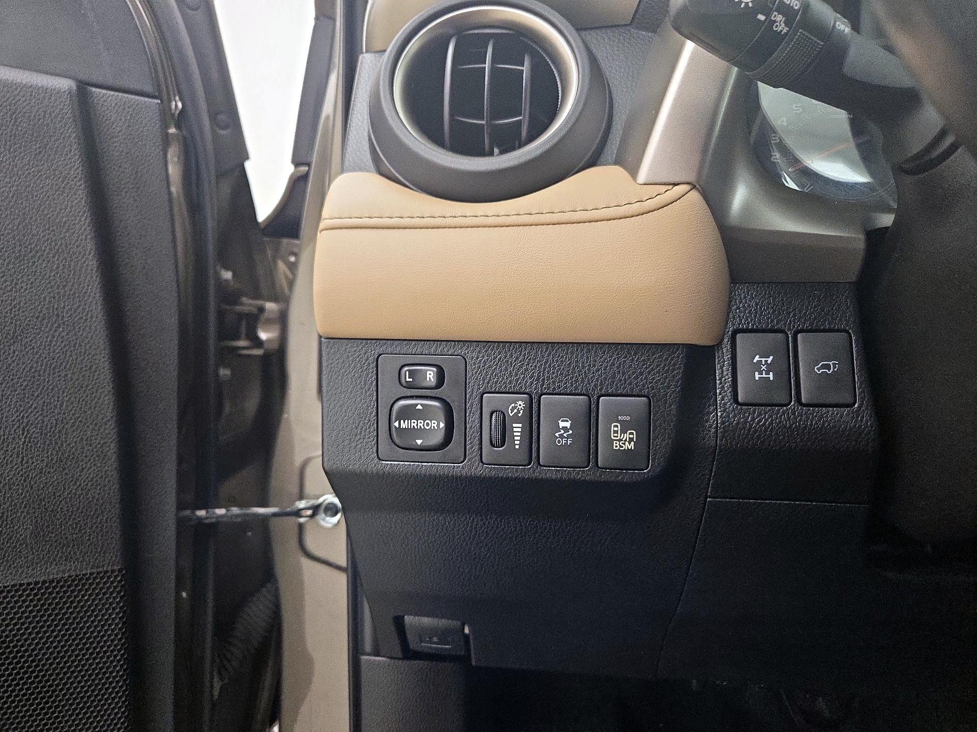 Thumbnail: 2014 Toyota RAV4 - 13