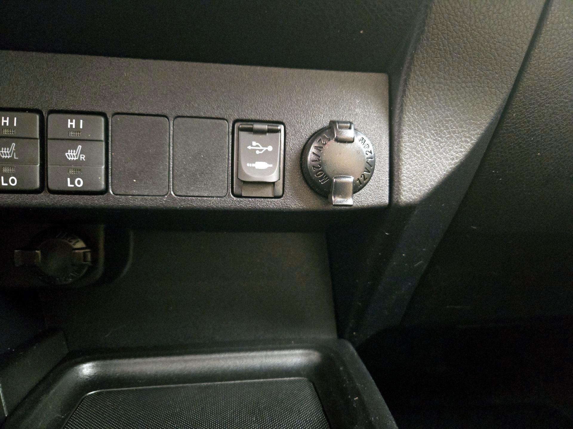 Thumbnail: 2014 Toyota RAV4 - 18