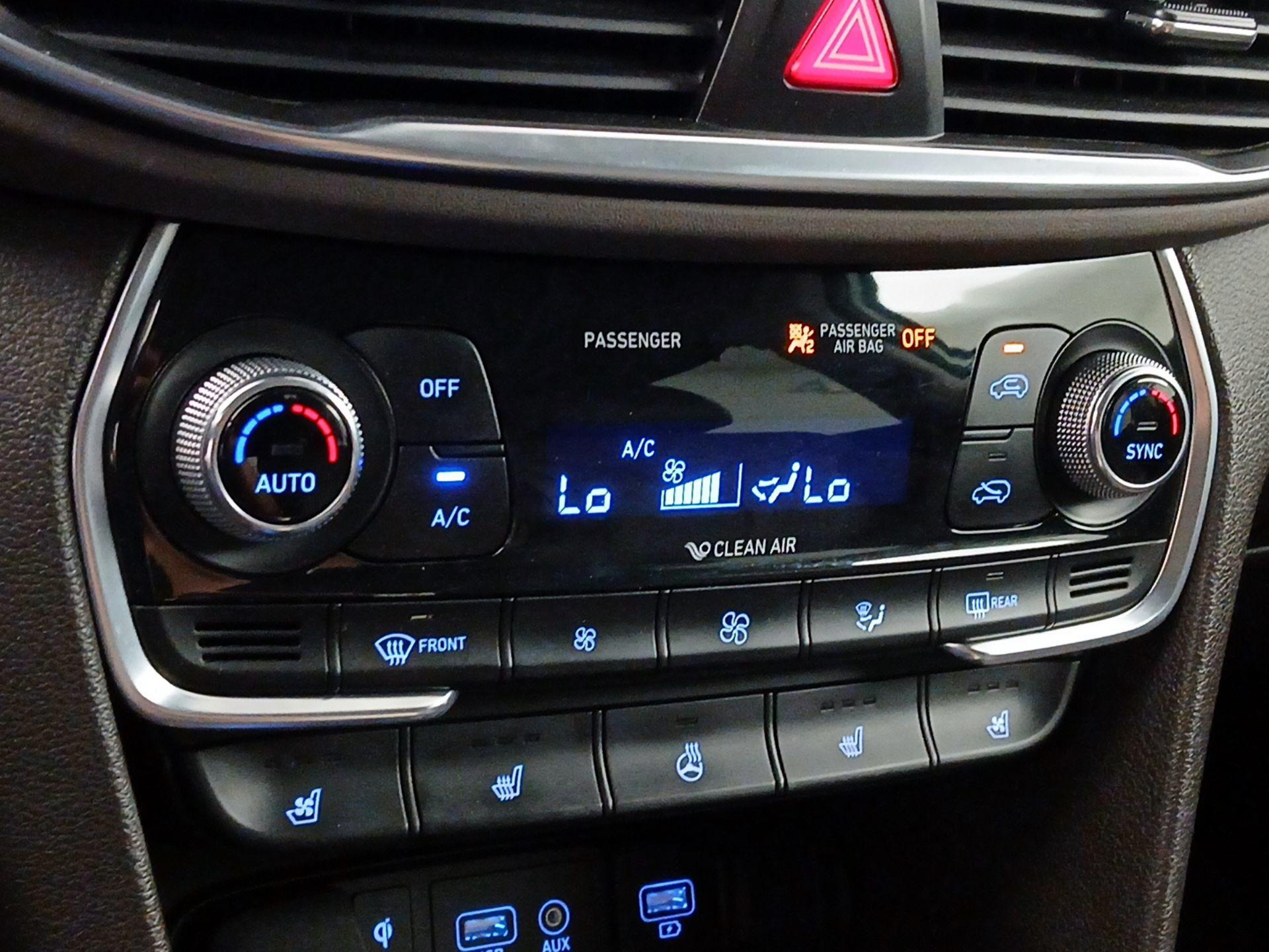 Thumbnail: 2019 Hyundai Santa Fe - 17