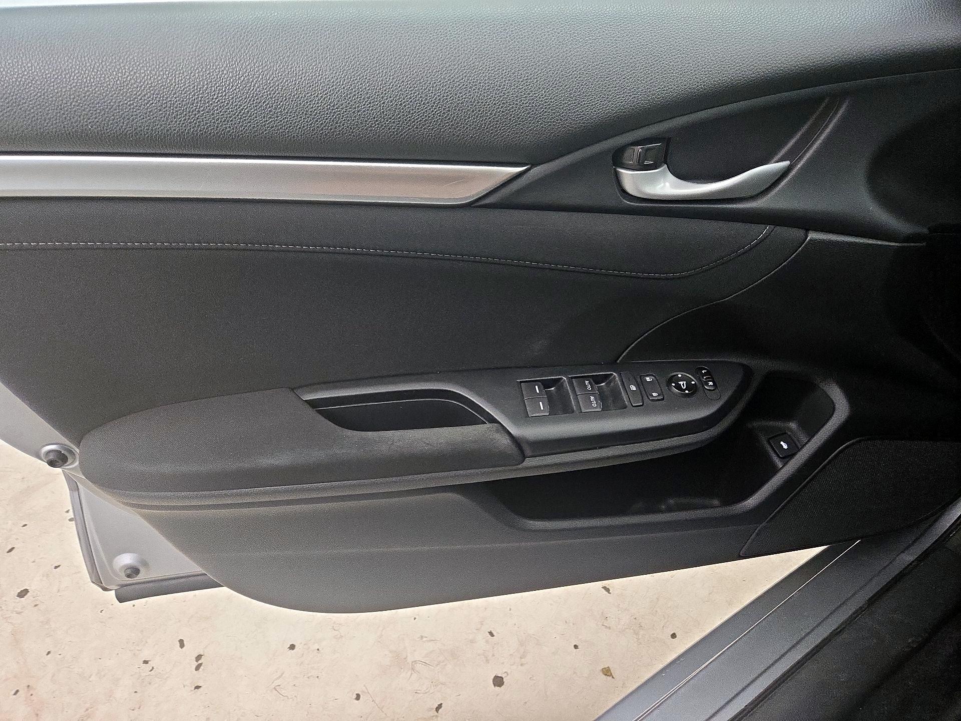 Thumbnail: 2016 Honda Civic - 12