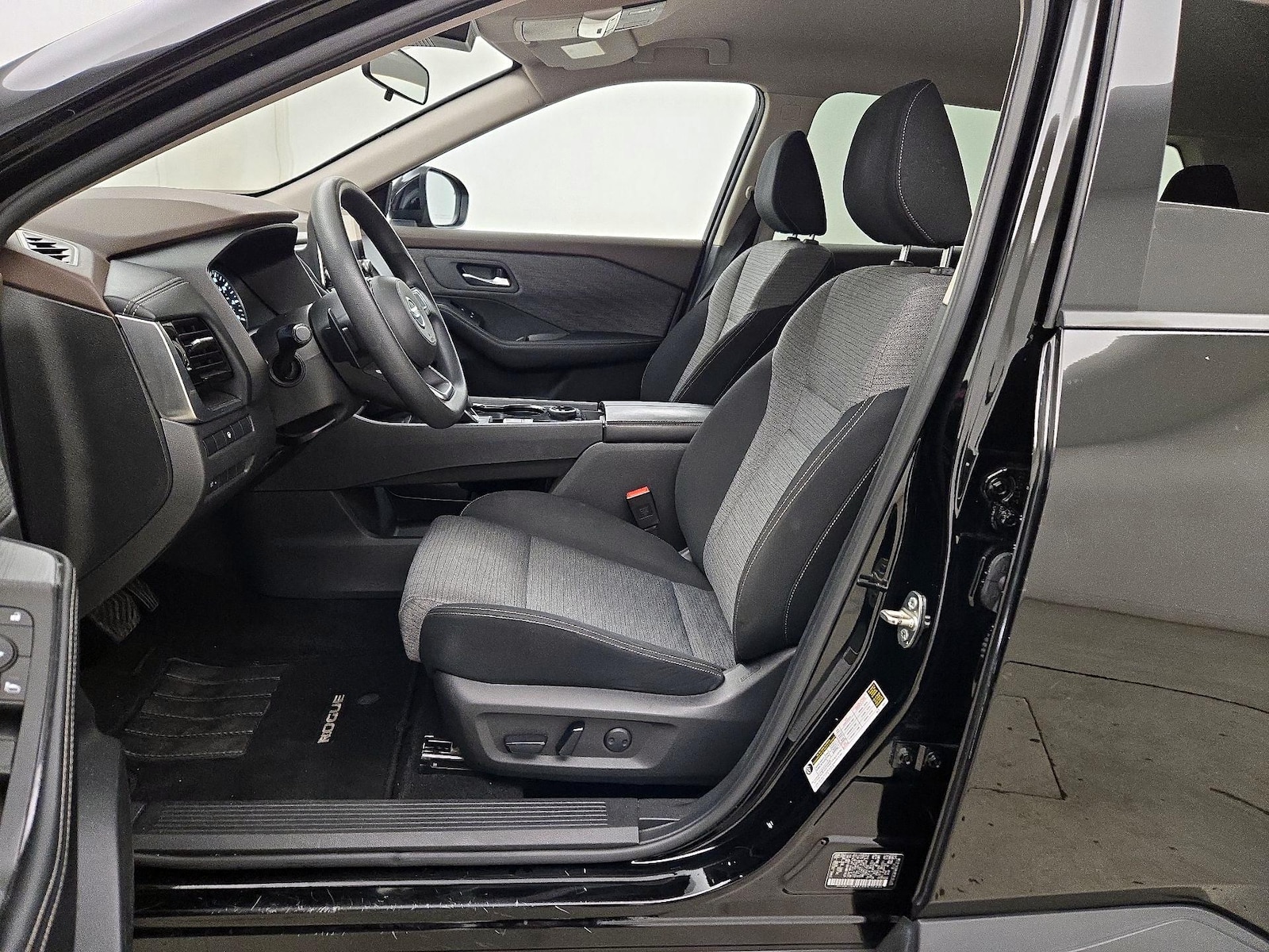 2021 Nissan Rogue SV - Photo 12