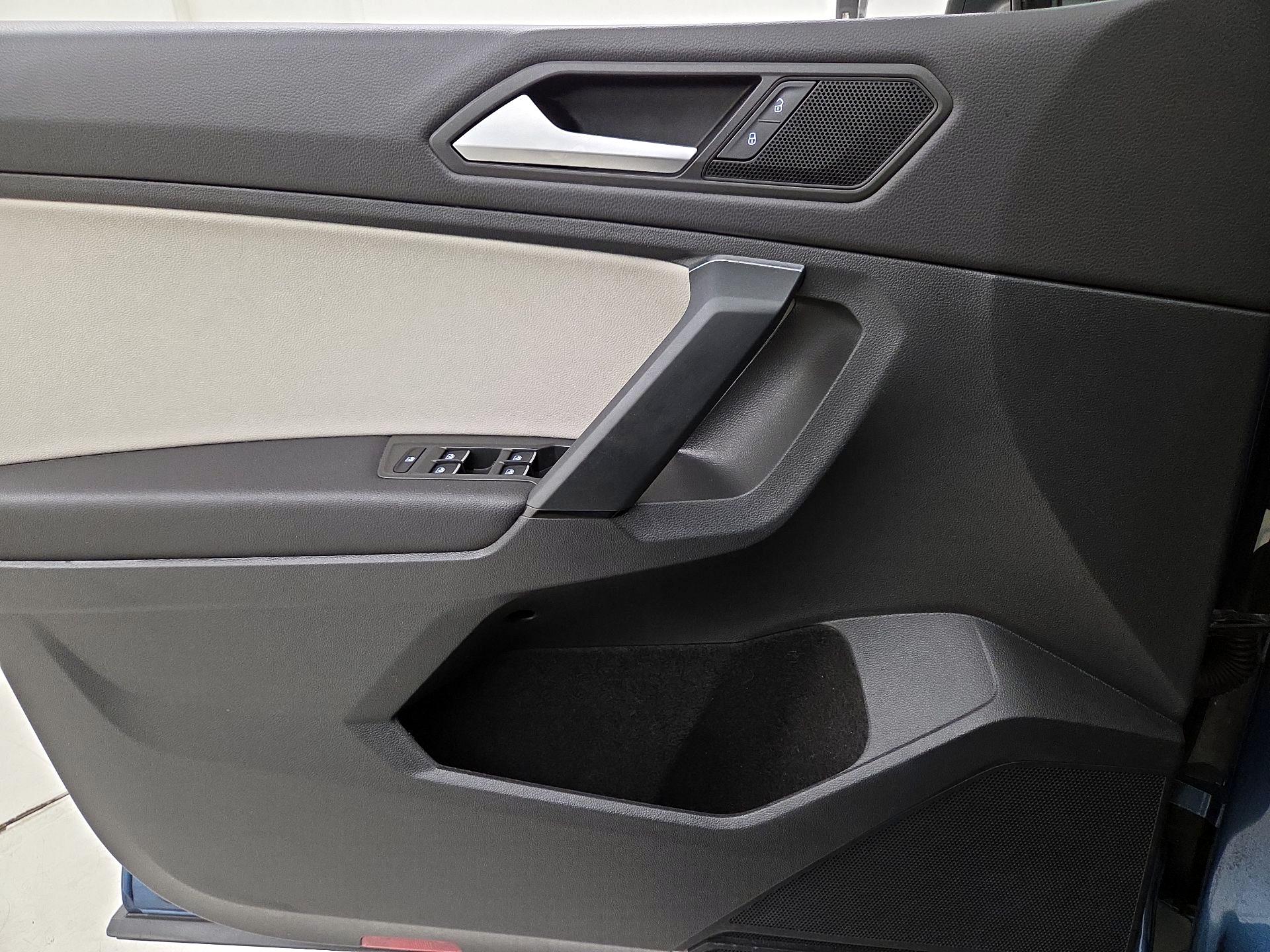 Thumbnail: 2019 Volkswagen Tiguan - 12